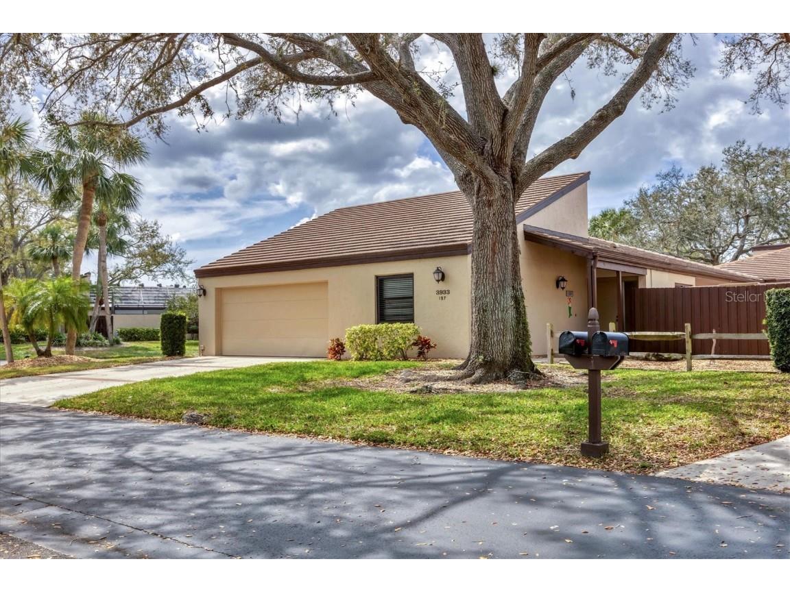 3933 Glen Oaks Manor Drive Sarasota FL 34232 A4642718 image35