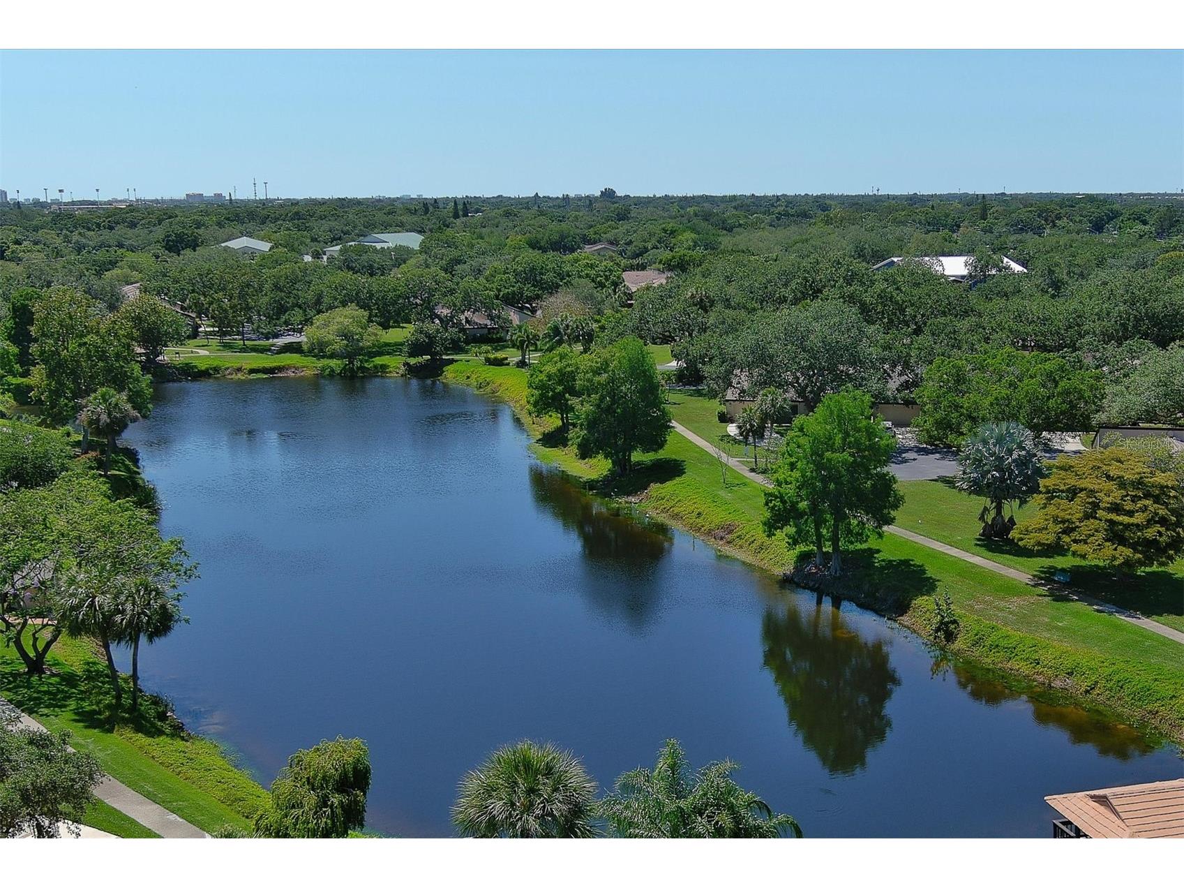 3933 Glen Oaks Manor Drive Sarasota FL 34232 A4642718 image41