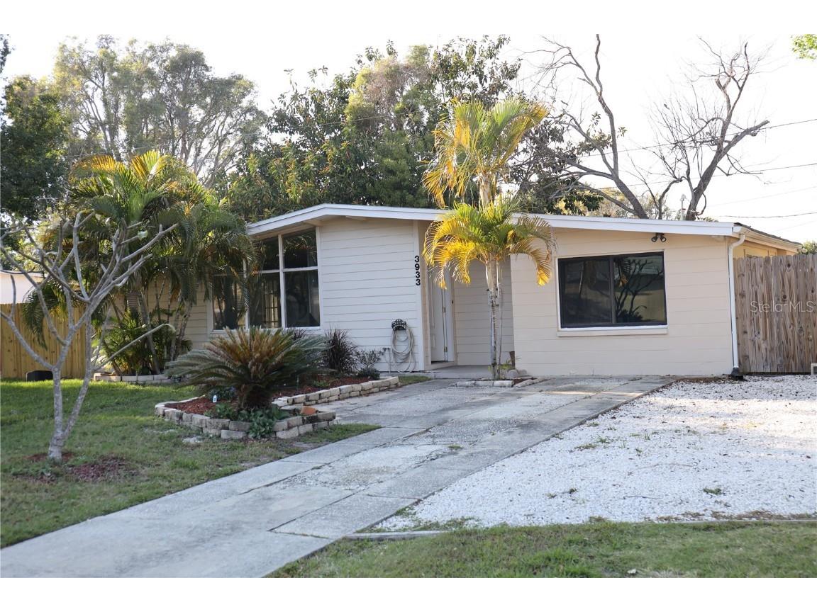 3933 Neptune Dr SE Saint Petersburg FL 33705 U8192737 image1