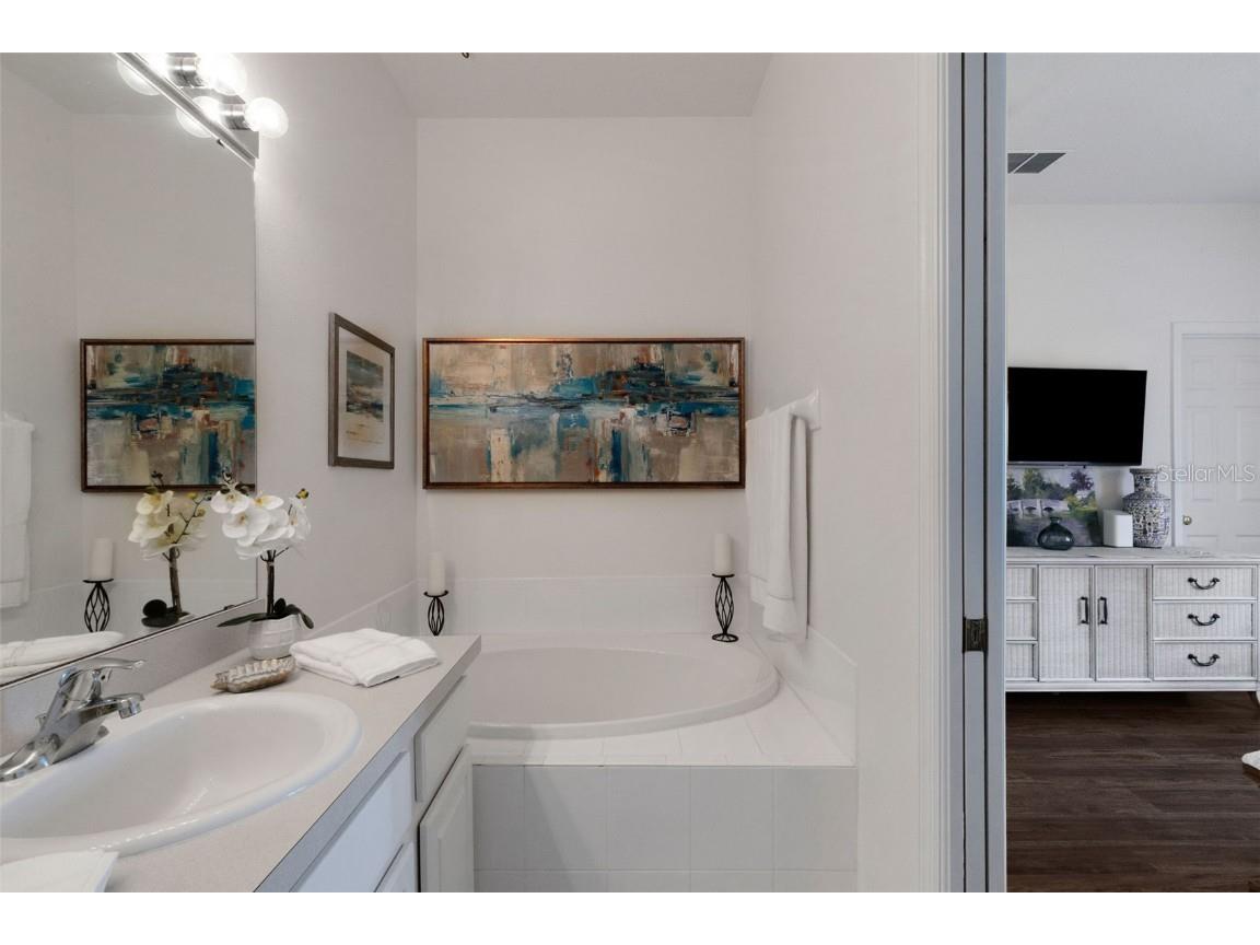 3935 Yellowstone Circle Sarasota FL 34233 A4674431 image15