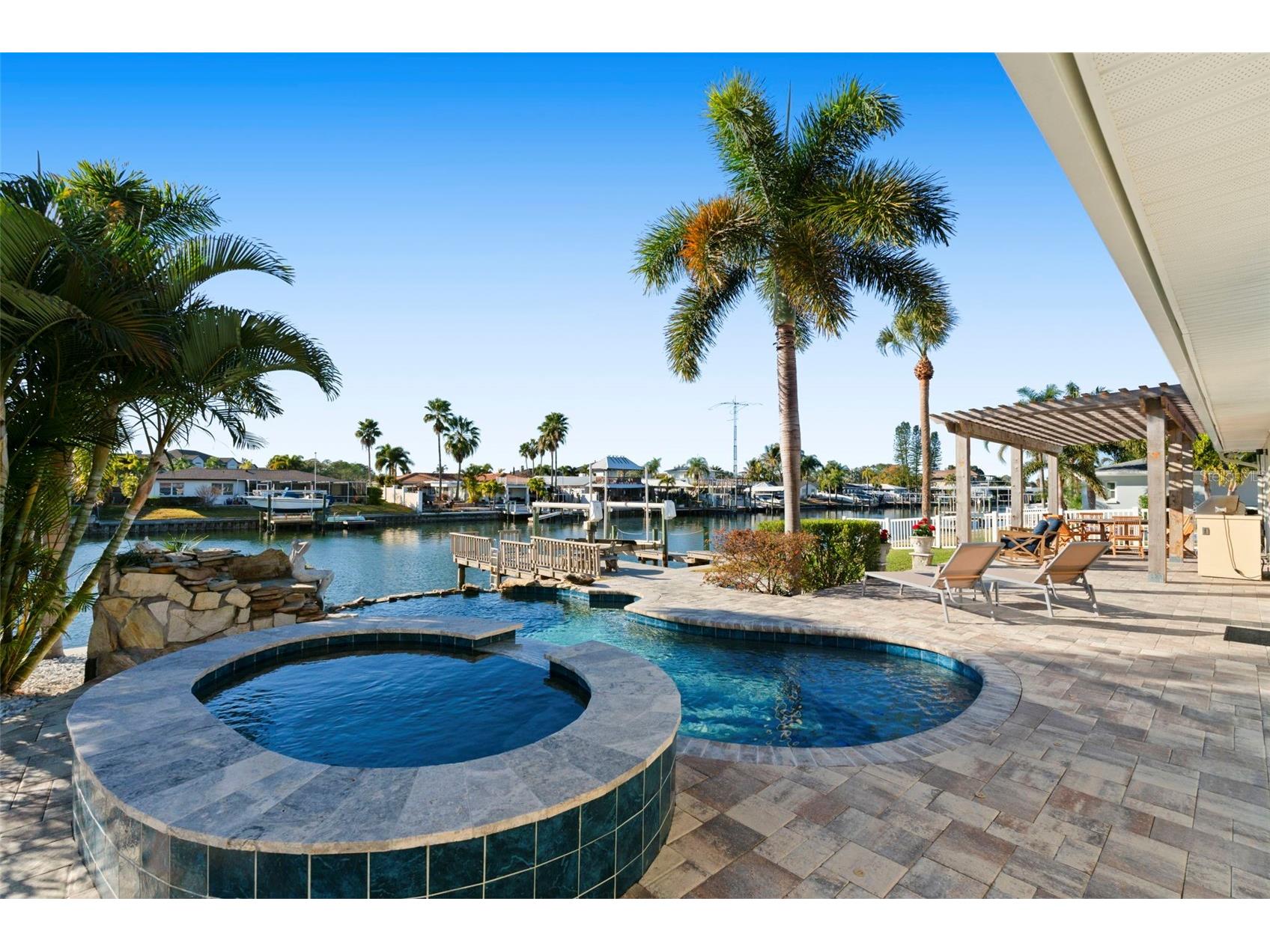 3936 Versailles Drive Tampa FL 33634 - CANAL OF OLD TAMPA BAY TB8471241 image1