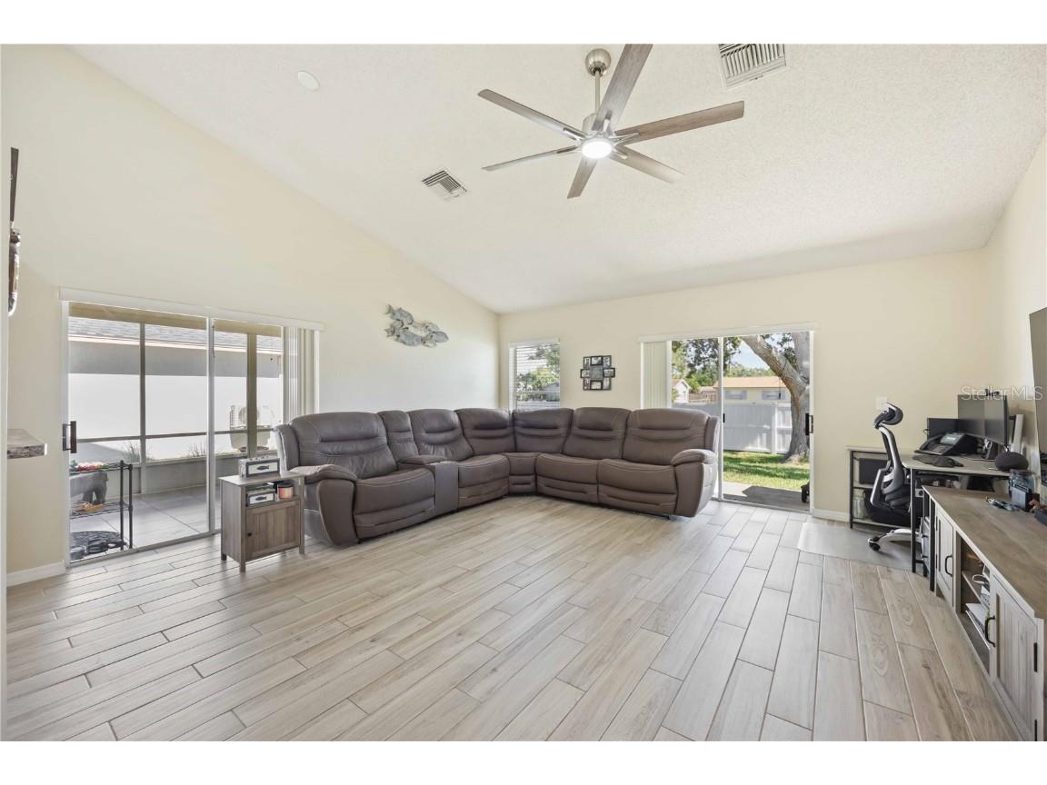 3937 37th Street Court W Bradenton FL 34205 A4668538 image8