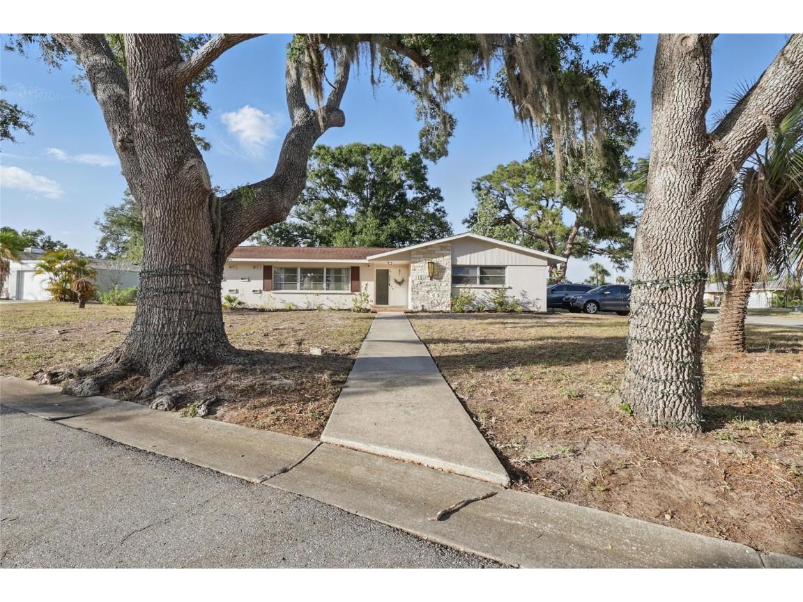 3941 Pin Oaks Street Sarasota FL 34232 A4651089 image1