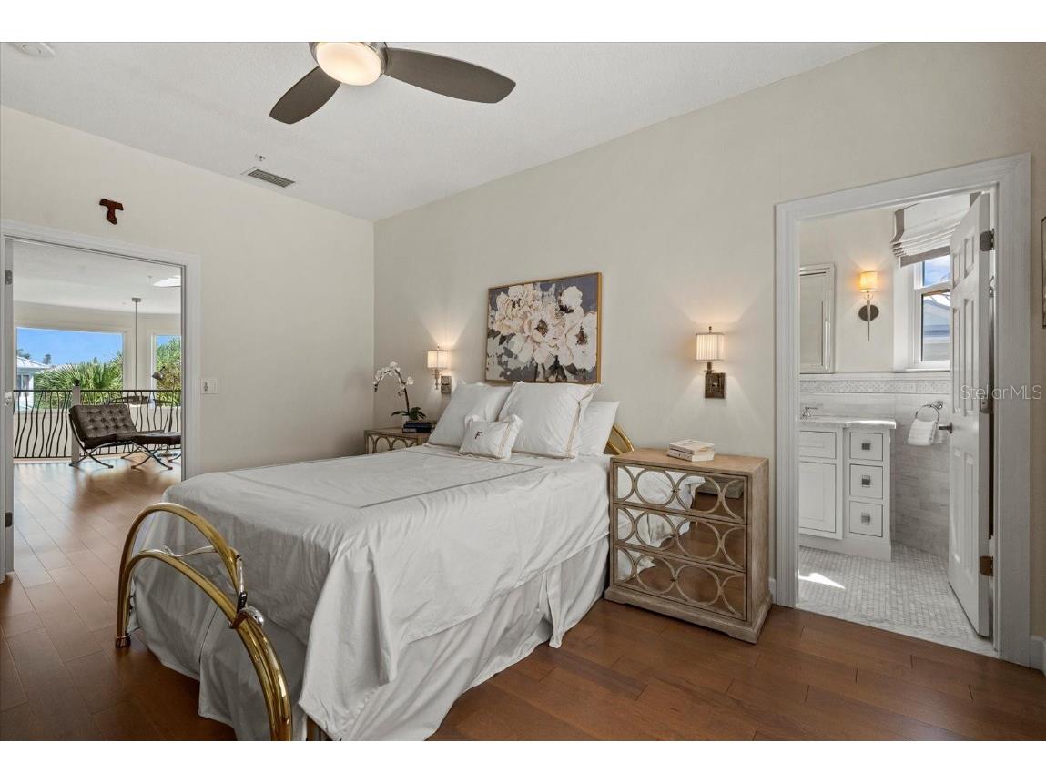 3942 Hamilton Club Circle #13 Sarasota FL 34242 A4666766 image36