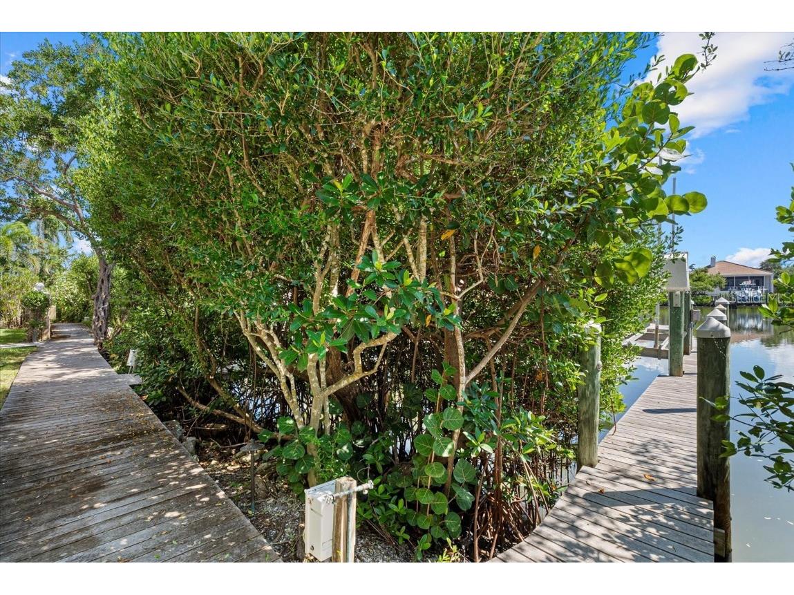 3942 Hamilton Club Circle #13 Sarasota FL 34242 A4666766 image47