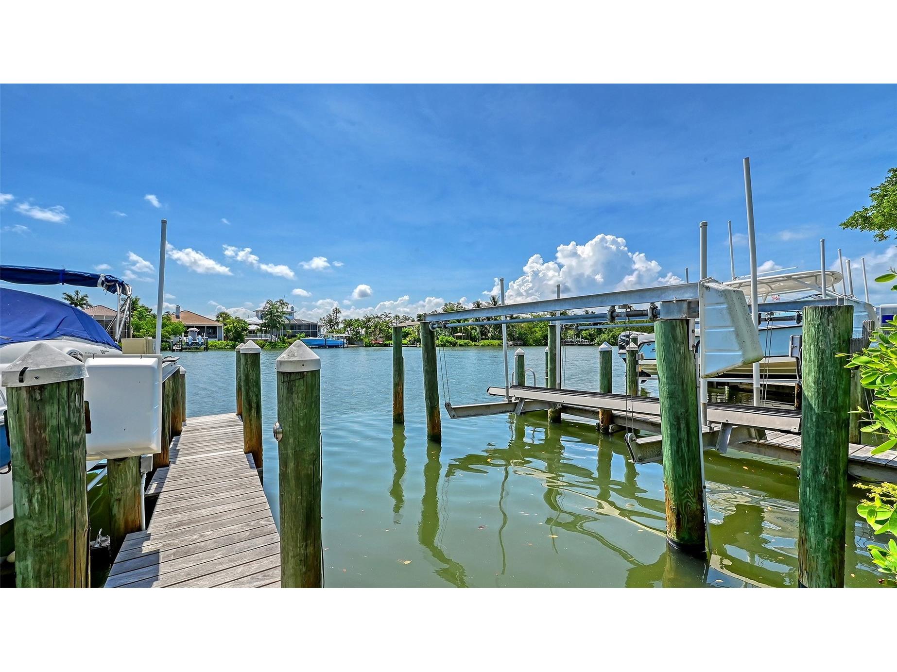 3942 Hamilton Club Circle #13 Sarasota FL 34242 A4696120 image70