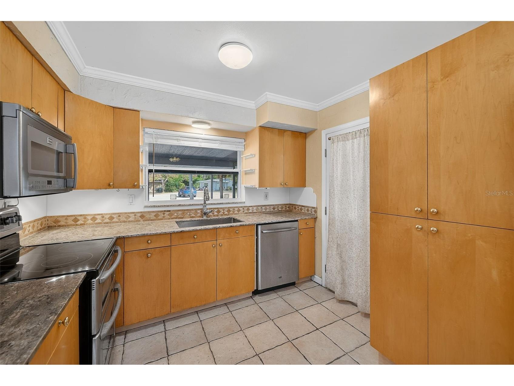 3946 Omega Circle Sarasota FL 34235 TB8475117 image10