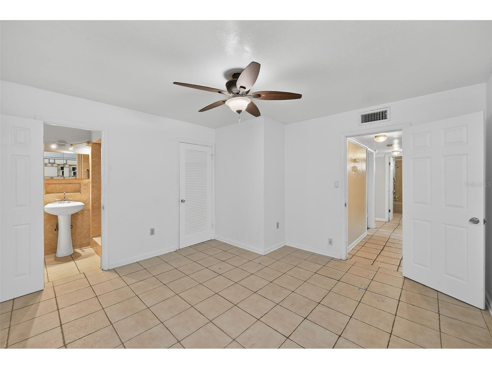 3946 Omega Circle Sarasota FL 34235 TB8475117 image18