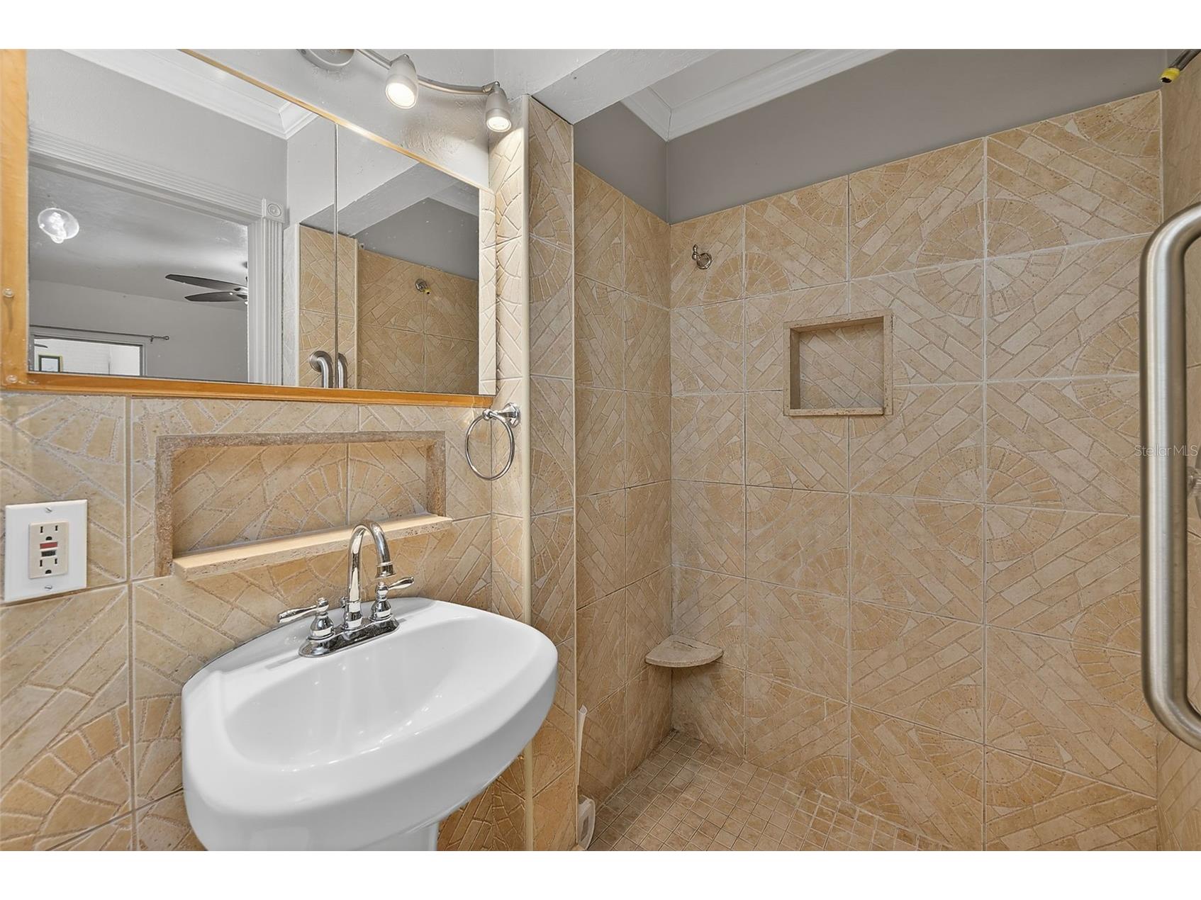 3946 Omega Circle Sarasota FL 34235 TB8475117 image20