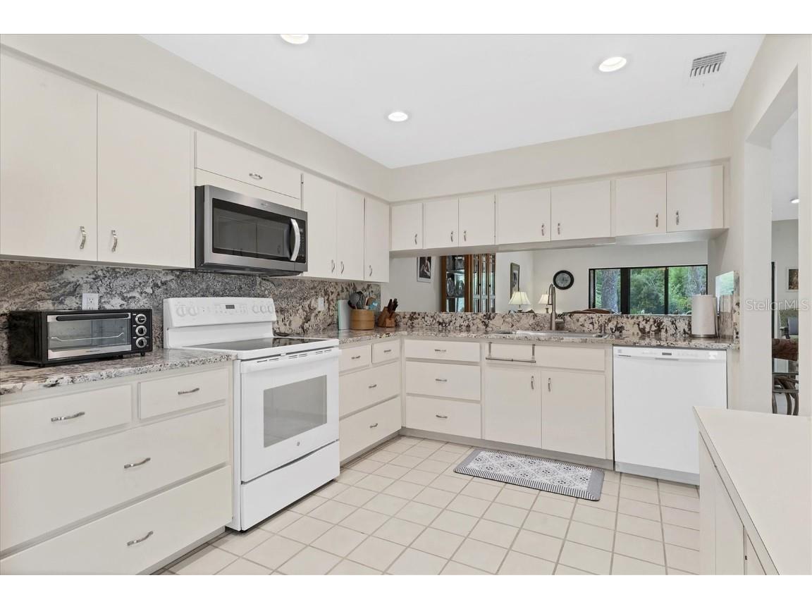 3946 Wilshire Circle E #168 Sarasota FL 34238 A4664035 image11