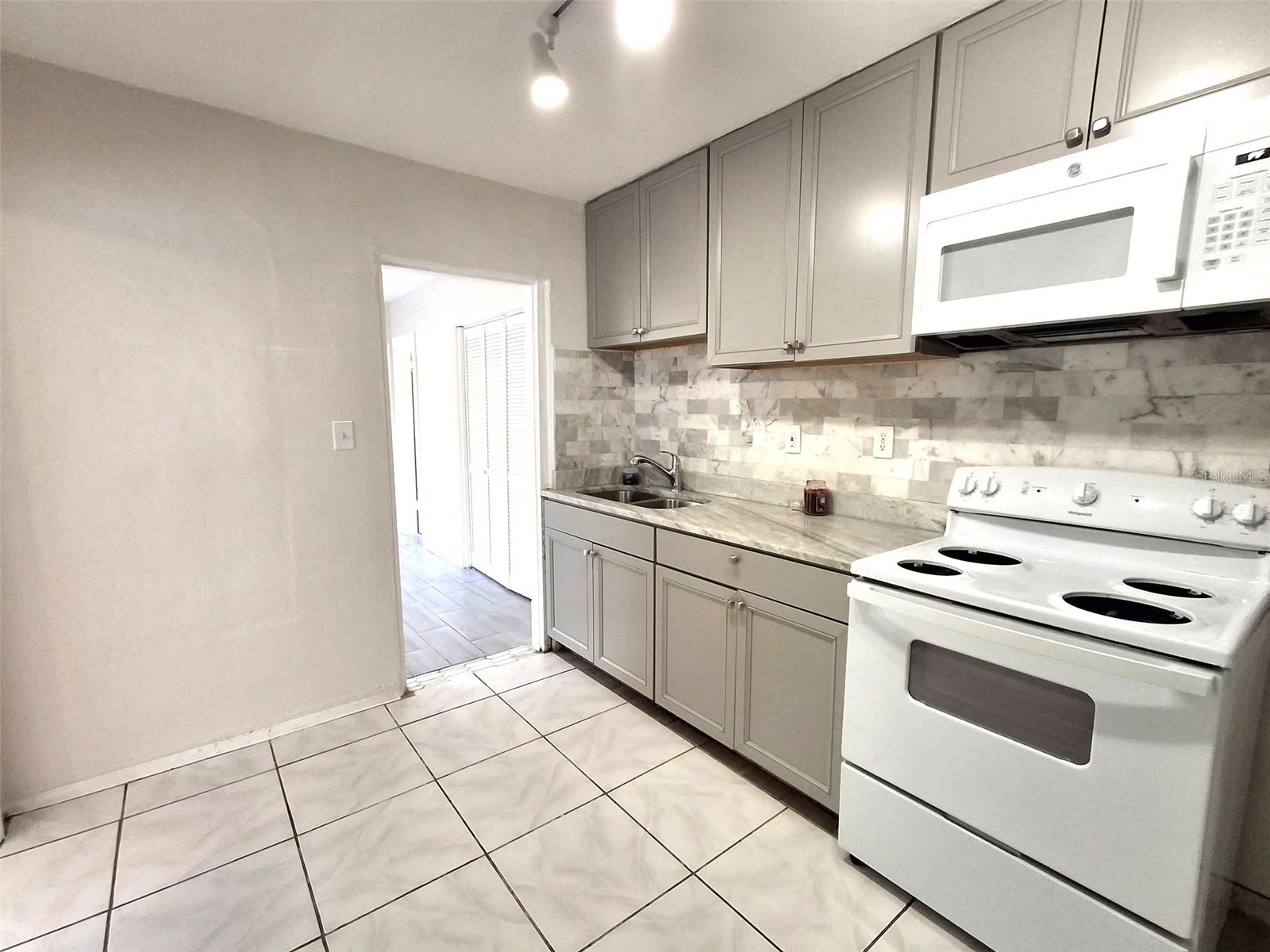 3947 Mohr Avenue N #1 Saint Petersburg FL 33714 TB8512955 image2