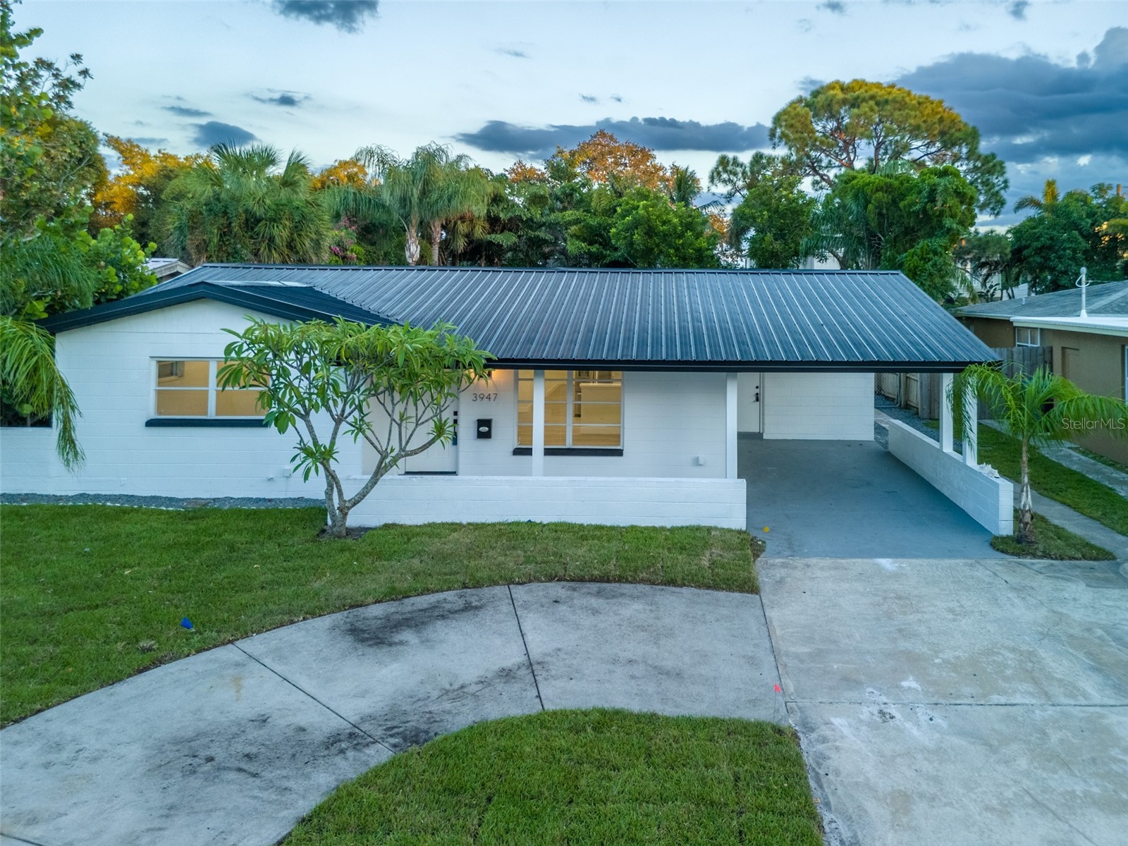 3947 Overlook Drive NE Saint Petersburg FL 33703 TB8484323 image1