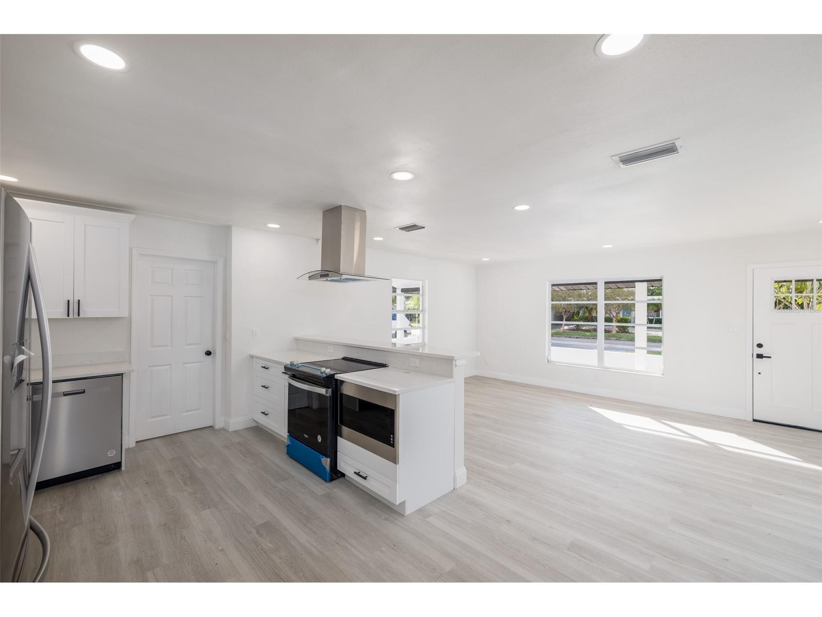 3947 Overlook Drive NE Saint Petersburg FL 33703 TB8484323 image6
