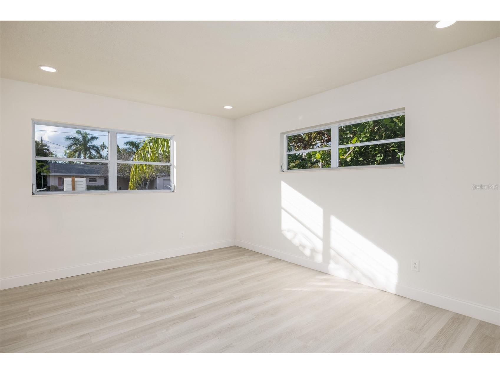 3947 Overlook Drive NE Saint Petersburg FL 33703 TB8484323 image9