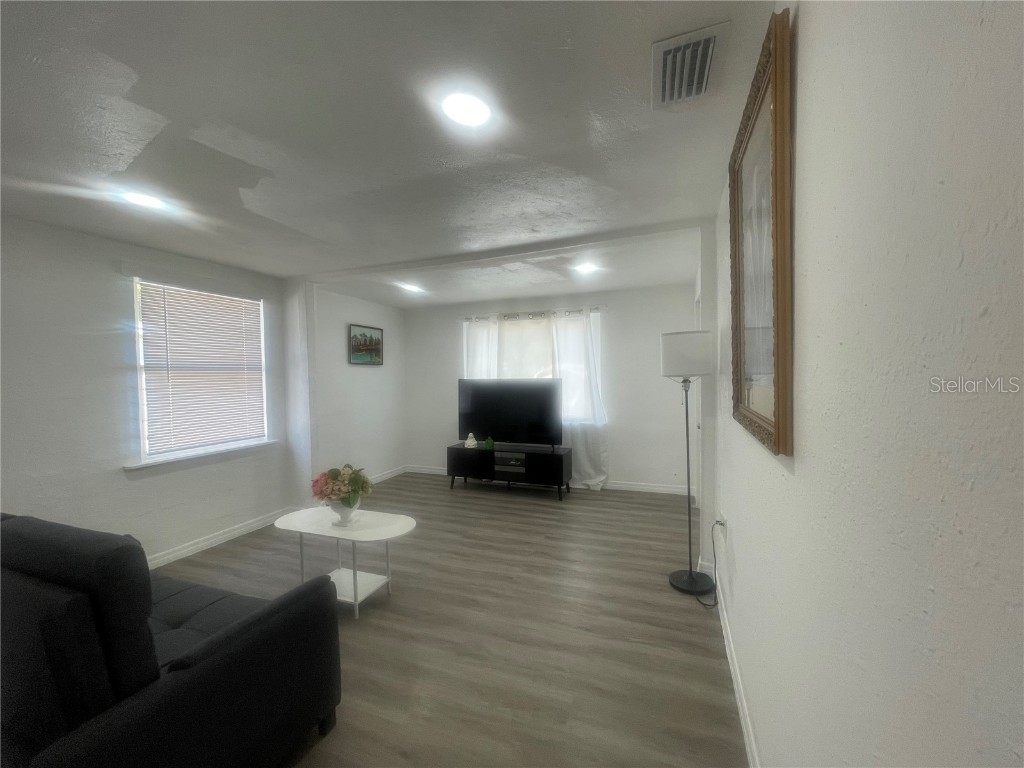 3950 45th Avenue N Saint Petersburg FL 33714 TB8444769 image12