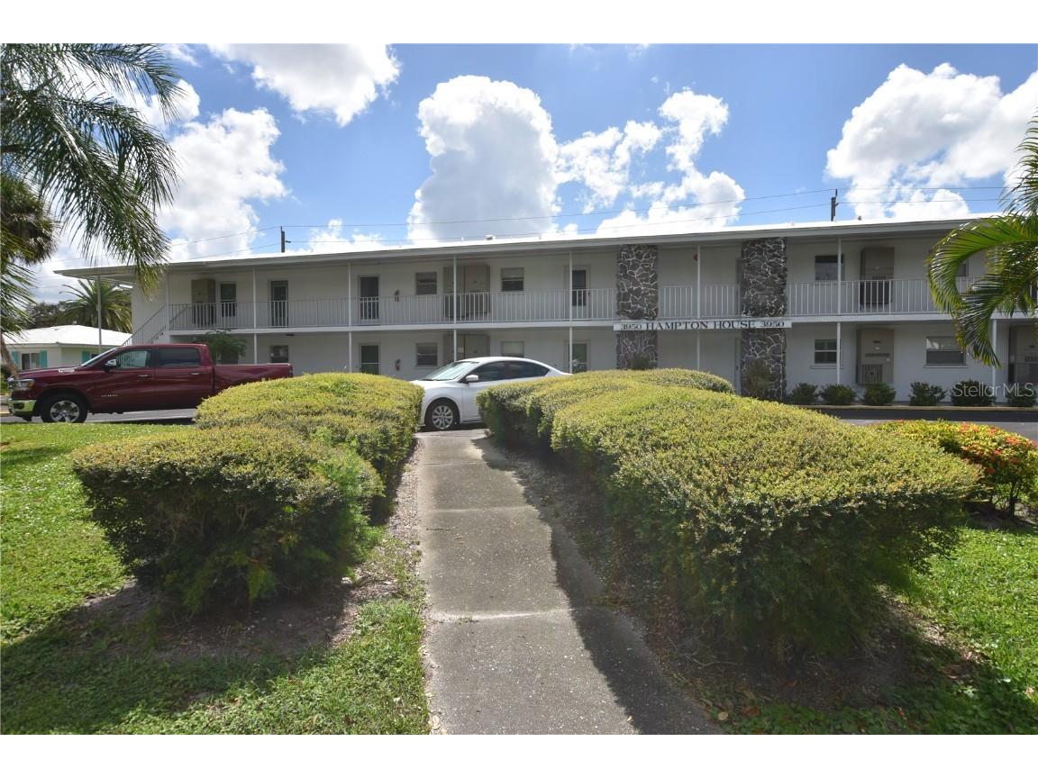 3950 Roxane Boulevard #2B Sarasota FL 34235 A4667492 image1