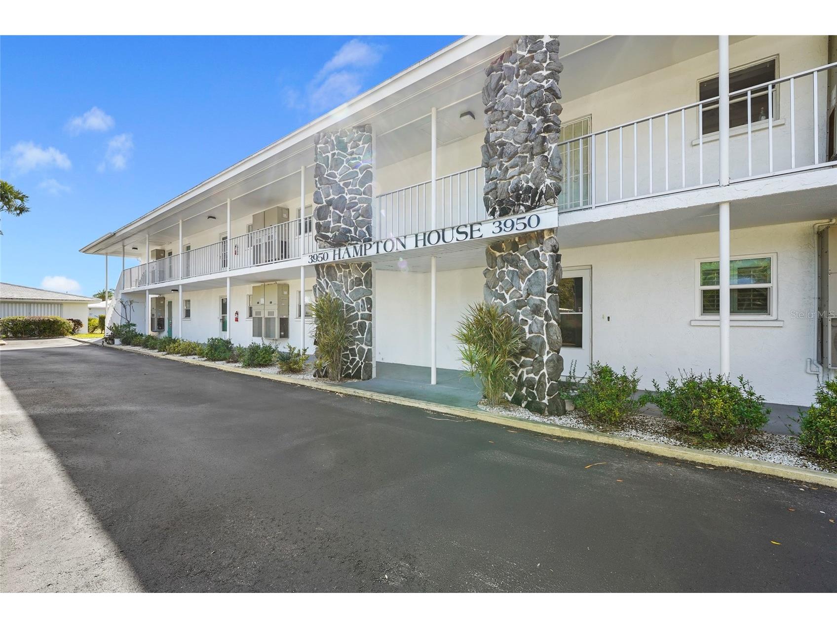 3950 Roxane Boulevard #2B Sarasota FL 34235 A4683999 image1
