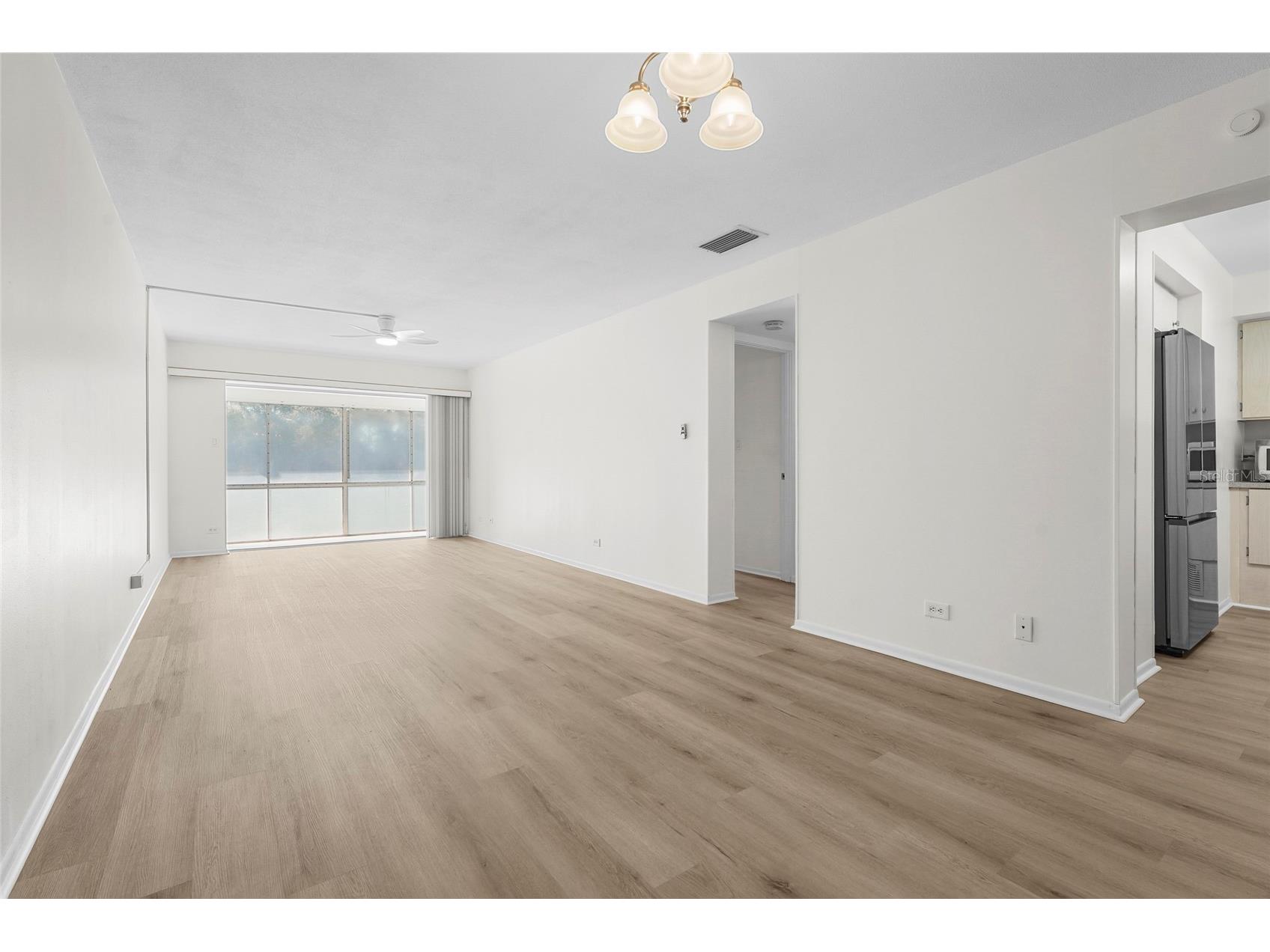 3950 Roxane Boulevard #2B Sarasota FL 34235 A4683999 image2