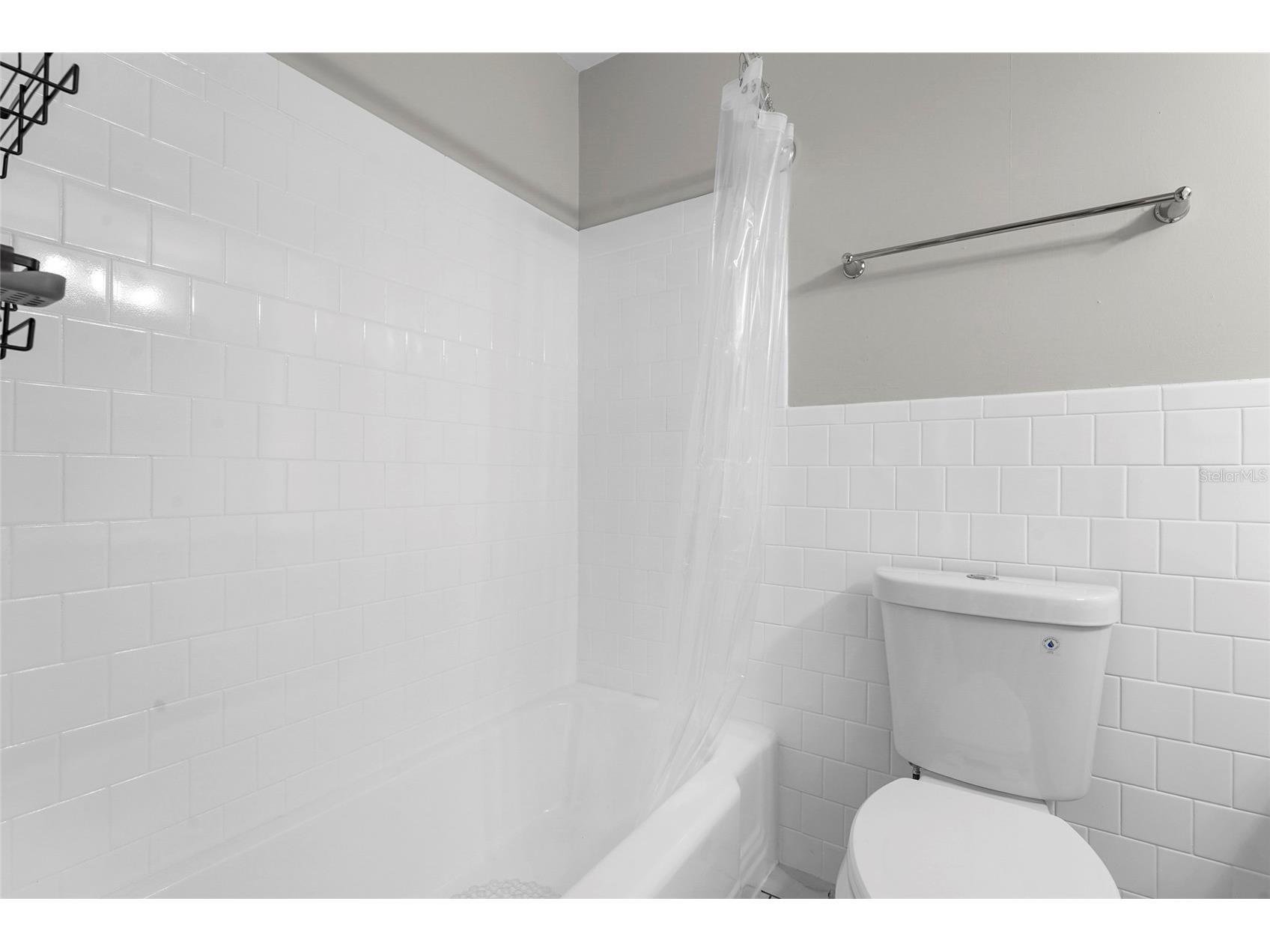 3950 Roxane Boulevard #2B Sarasota FL 34235 A4683999 image20