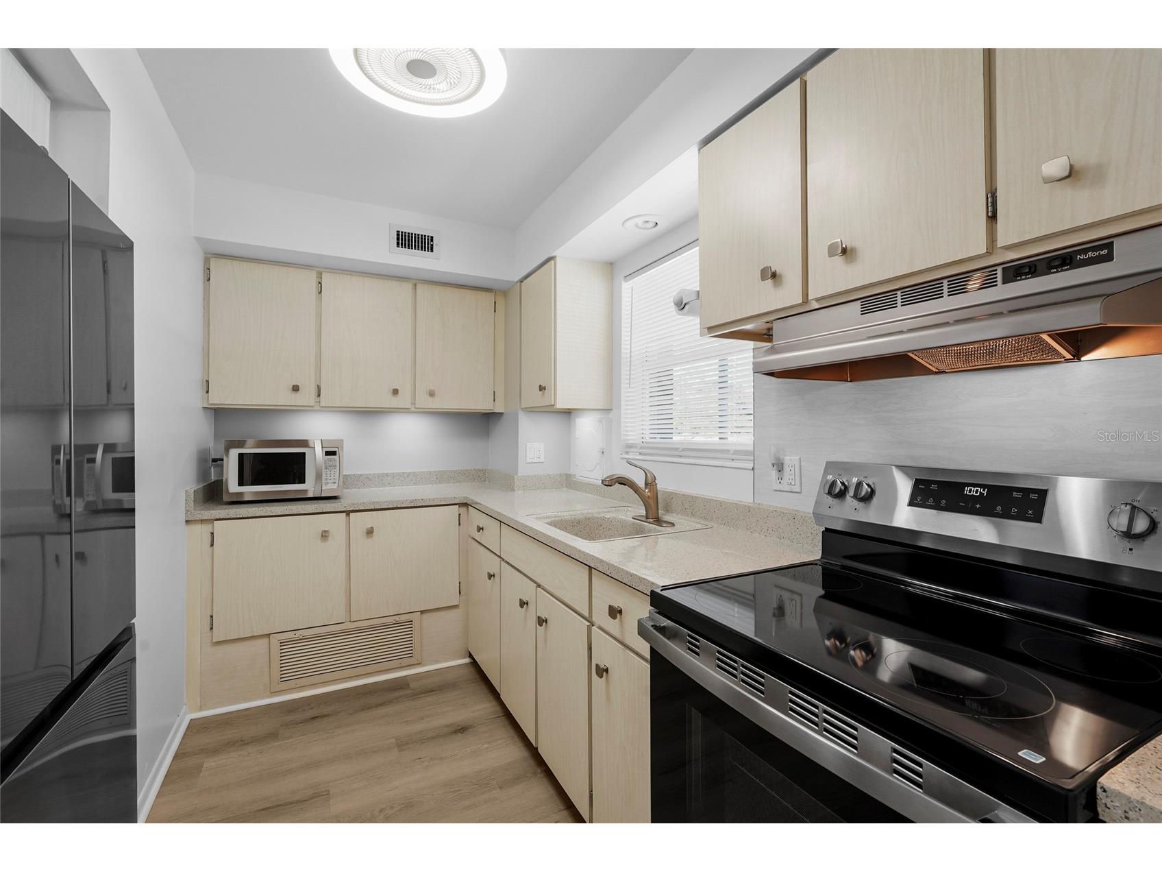 3950 Roxane Boulevard #2B Sarasota FL 34235 A4683999 image4