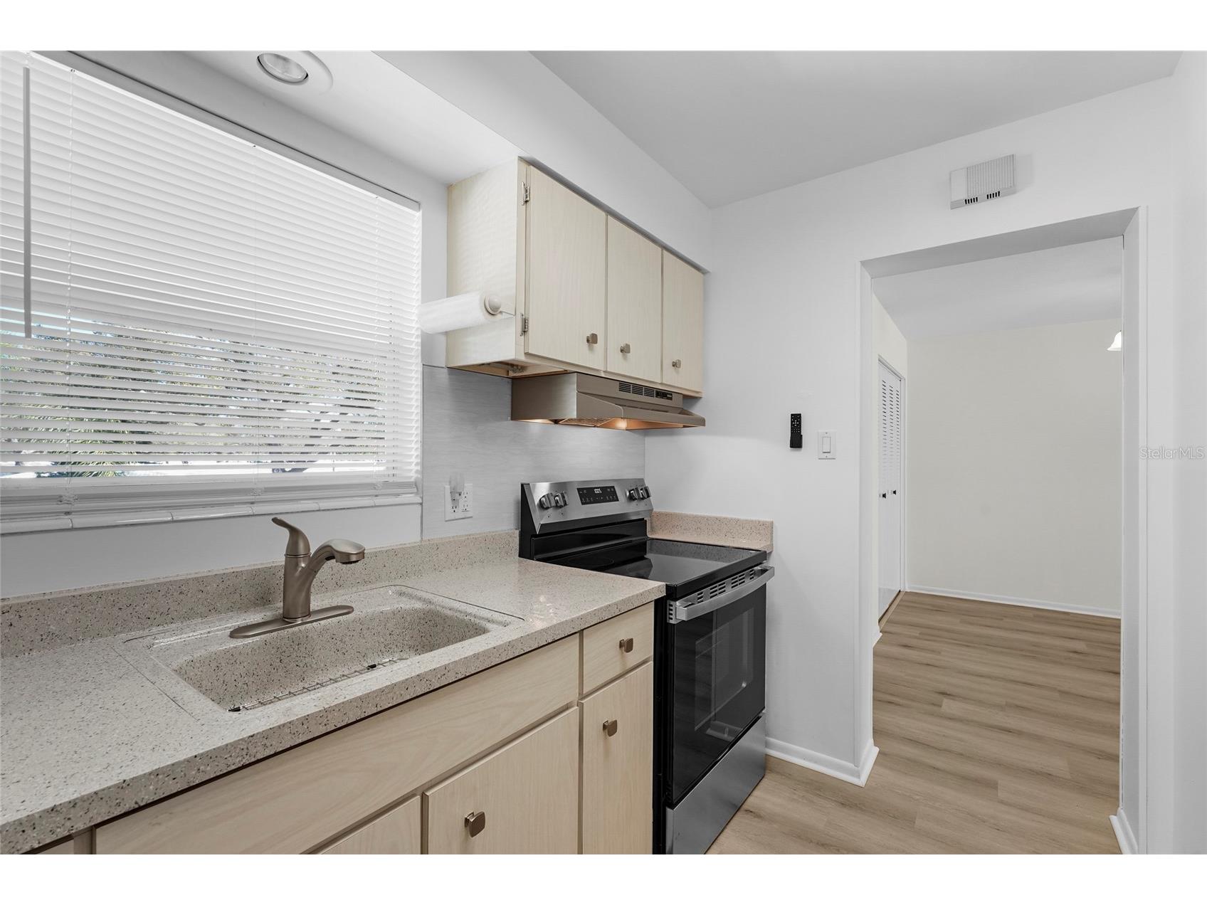 3950 Roxane Boulevard #2B Sarasota FL 34235 A4683999 image5