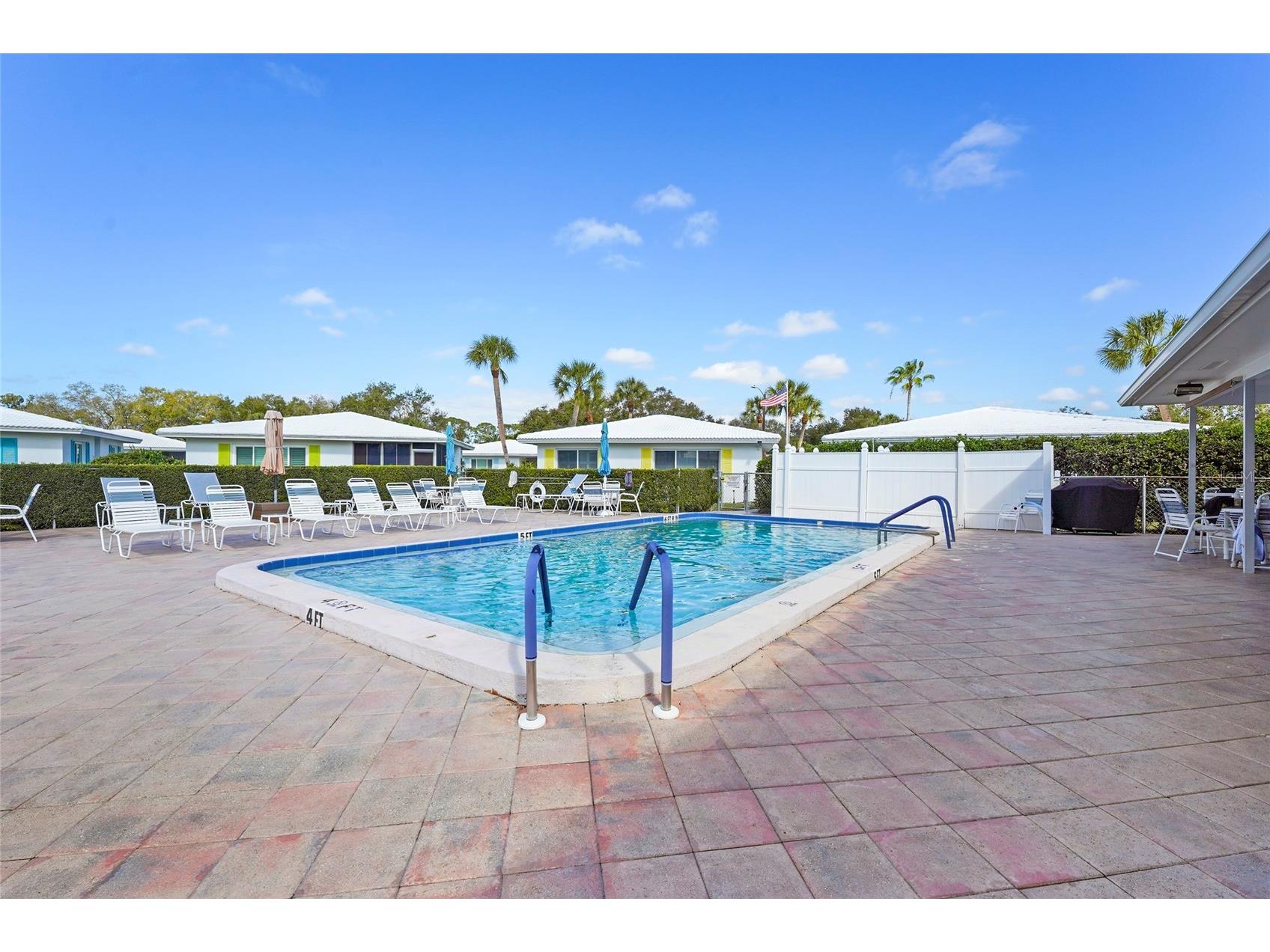 3950 Roxane Boulevard #2B Sarasota FL 34235 A4683999 image9