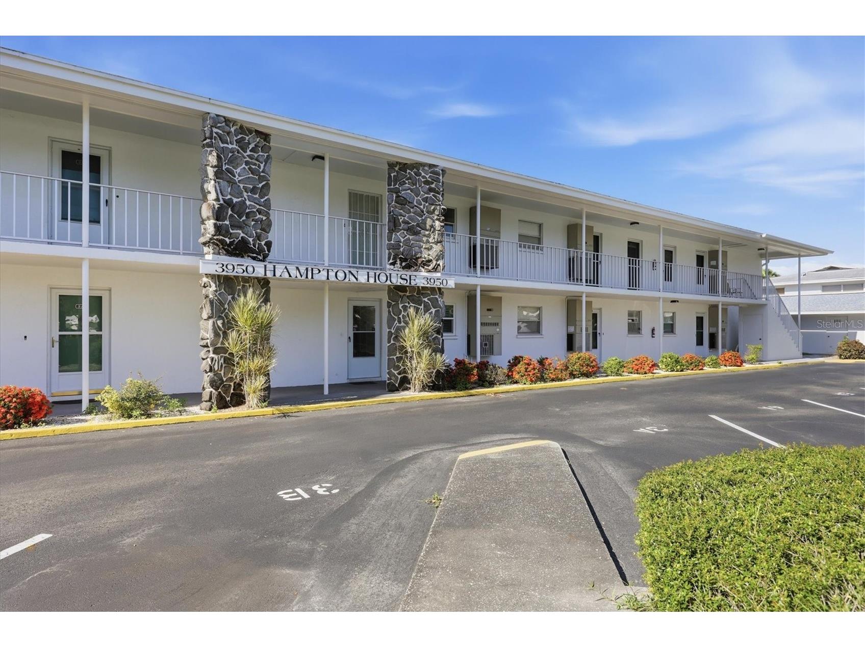 3950 Roxane Boulevard #4A Sarasota FL 34235 A4700852 image1