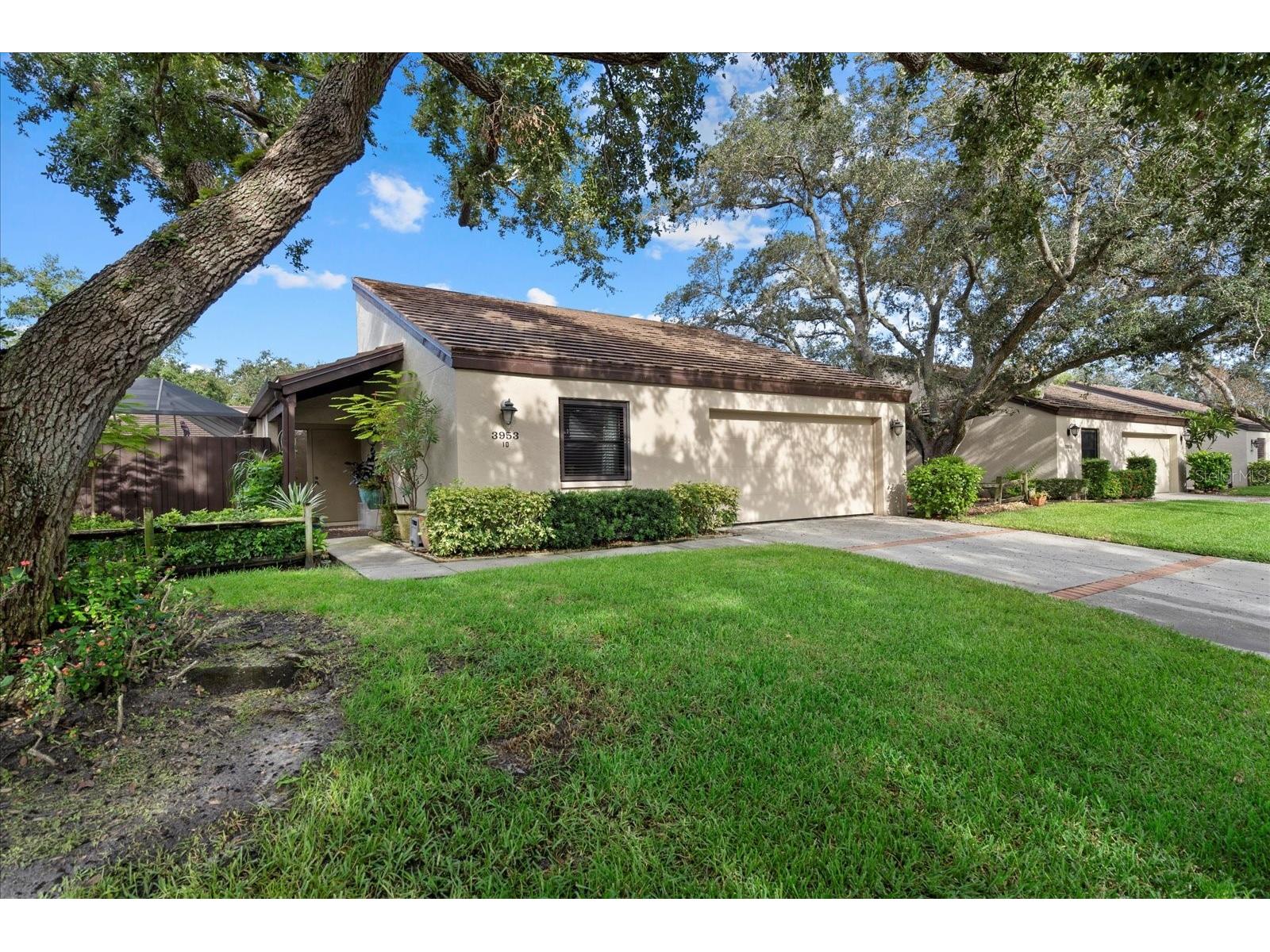 3953 Glen Oaks Manor Drive Sarasota FL 34232 A4665903 image3