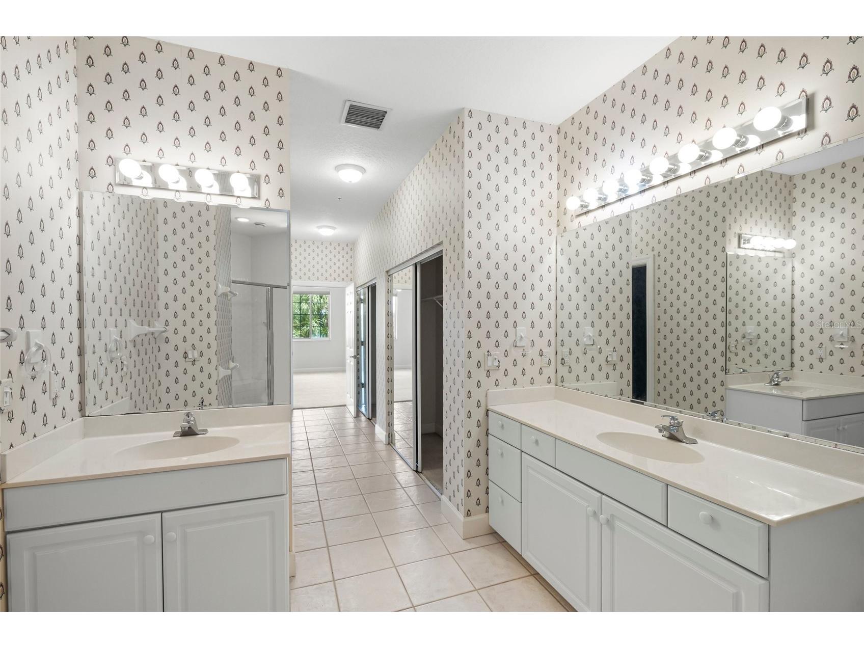 3954 Hamilton Club Circle #14 Sarasota FL 34242 A4699460 image37