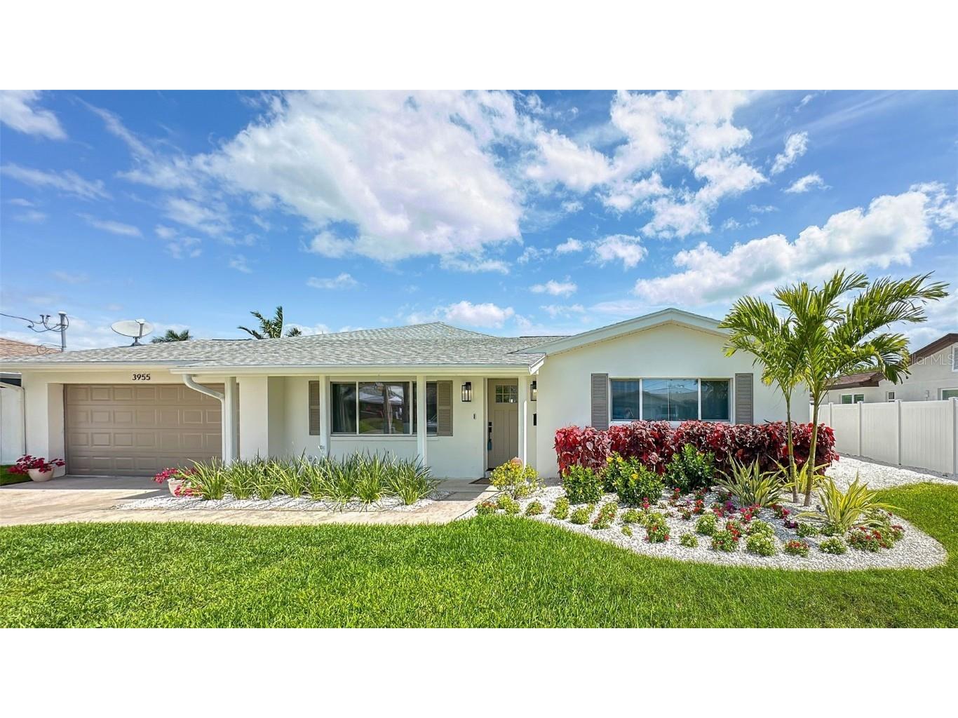 3955 14th Way NE Saint Petersburg FL 33703 - SMACKS BAYOU U8233374 image1