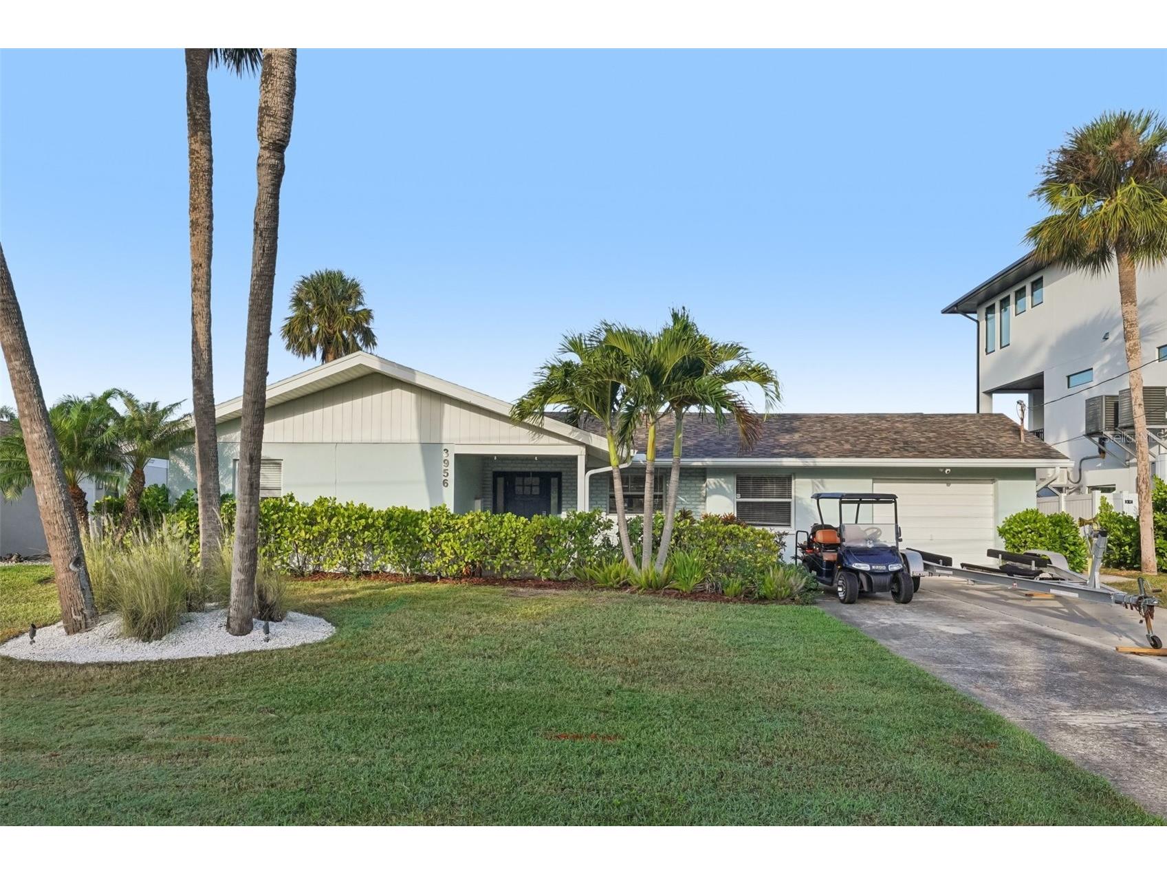 3956 Shore Acres Boulevard NE Saint Petersburg FL 33703 - TAMPA BAY TB8435568 image1