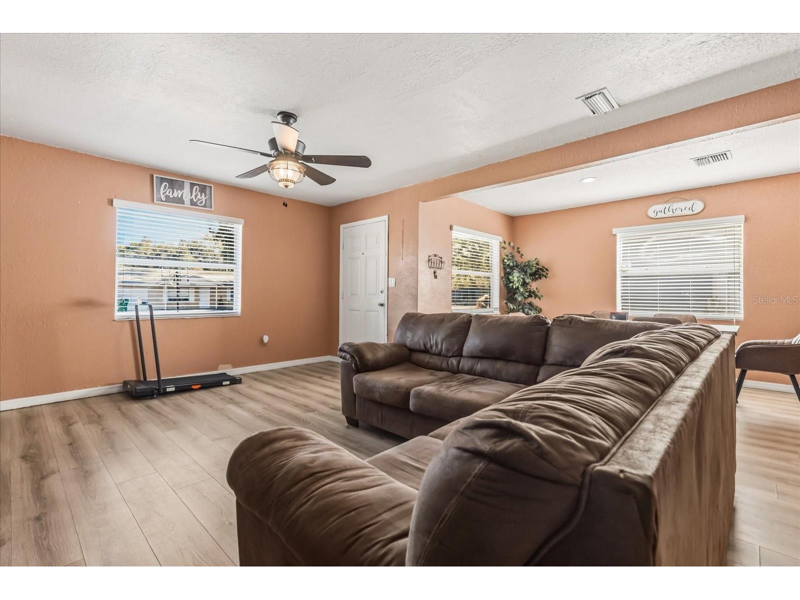 39560 Meadowood Loop Zephyrhills FL 33542 TB8465822 image3