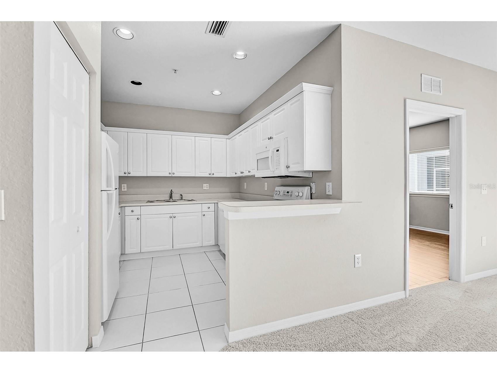 3958 Mediterranea Circle #411 Sarasota FL 34233 A4673738 image13