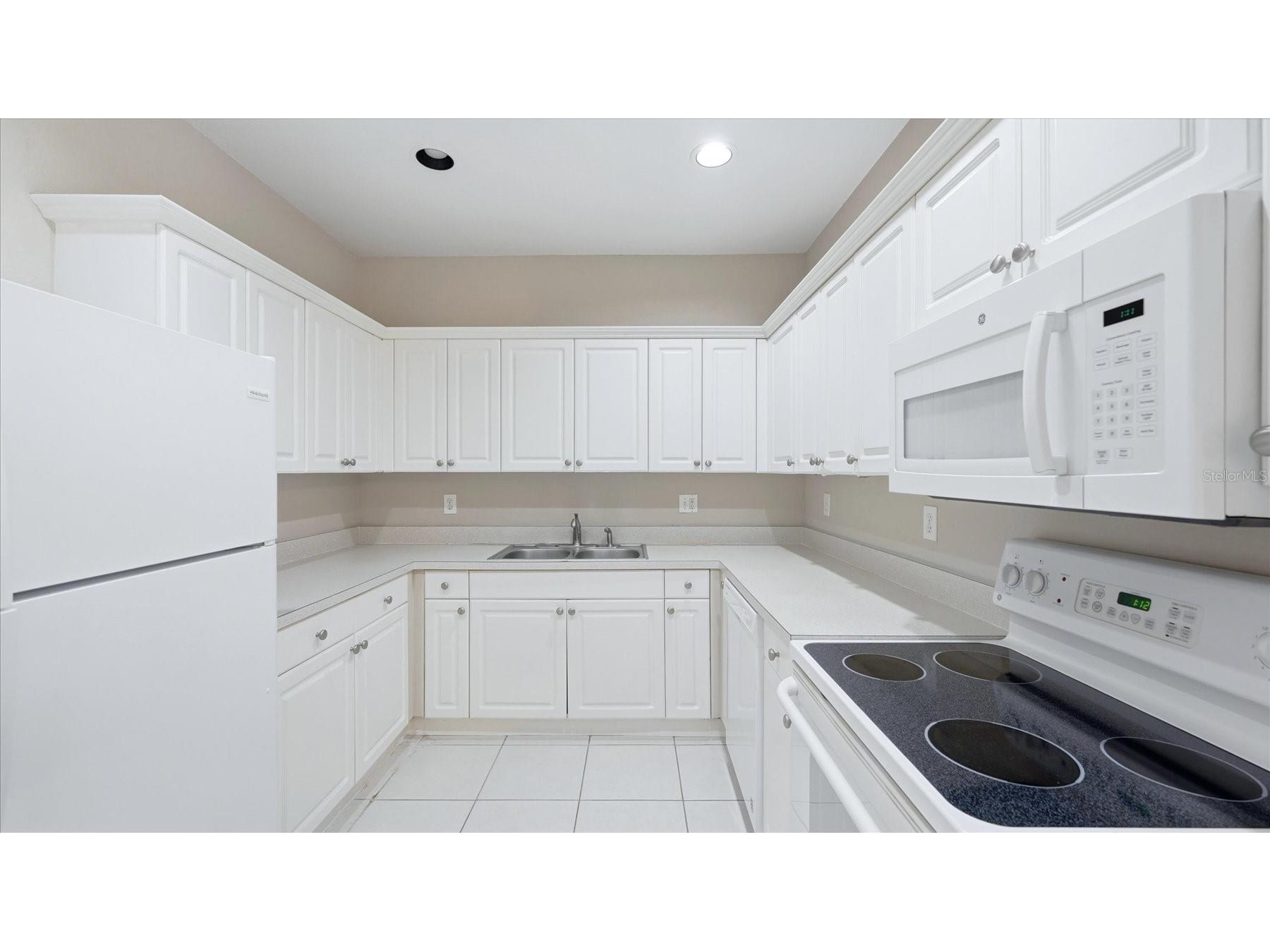 3958 Mediterranea Circle #411 Sarasota FL 34233 A4700011 image9