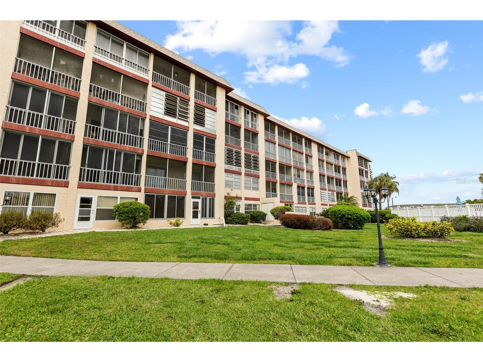 3959 Lake Bayshore Drive #F 412 Bradenton FL 34205 A4683840 image1