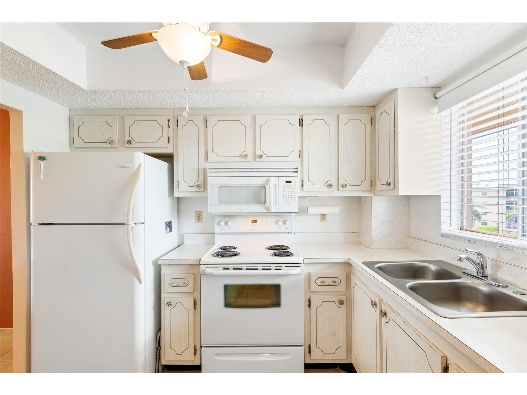 3959 Lake Bayshore Drive #F 412 Bradenton FL 34205 A4683840 image8