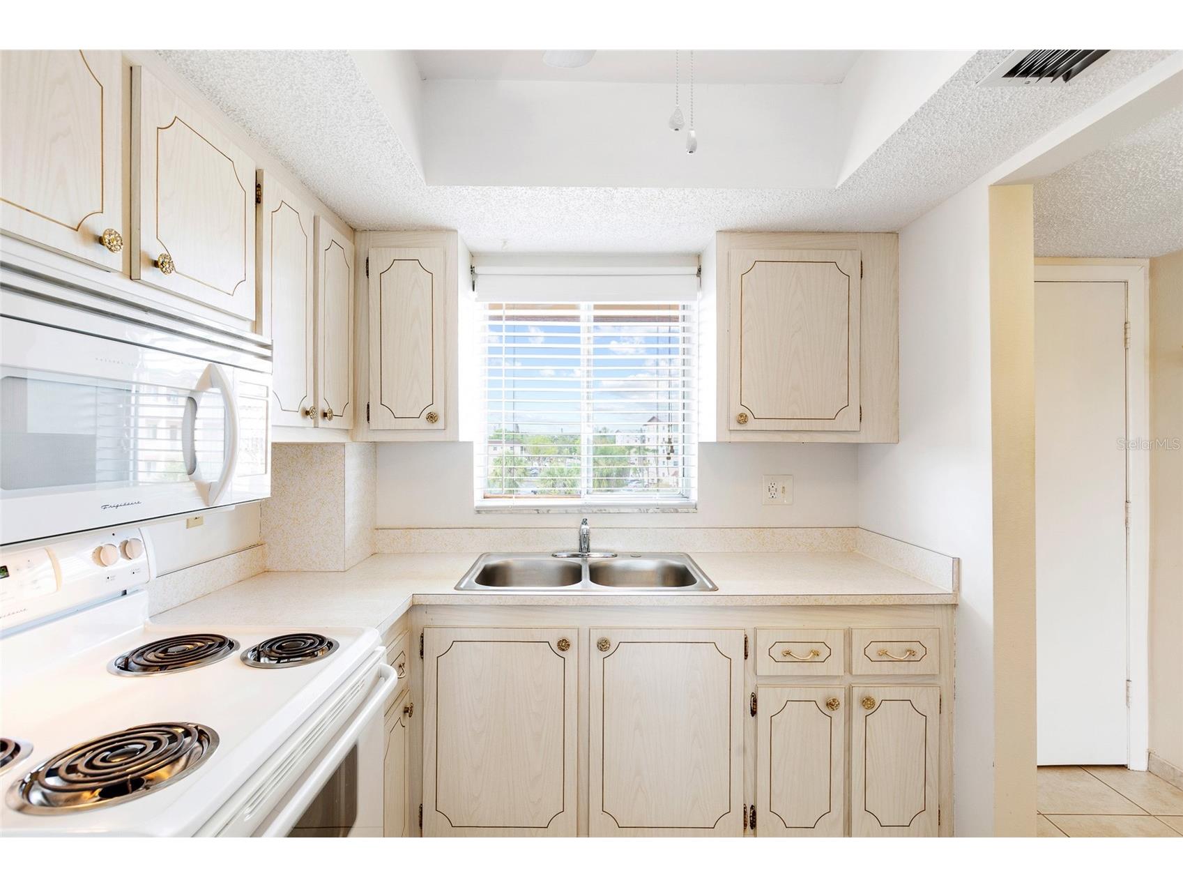 3959 Lake Bayshore Drive #F 412 Bradenton FL 34205 A4683840 image9