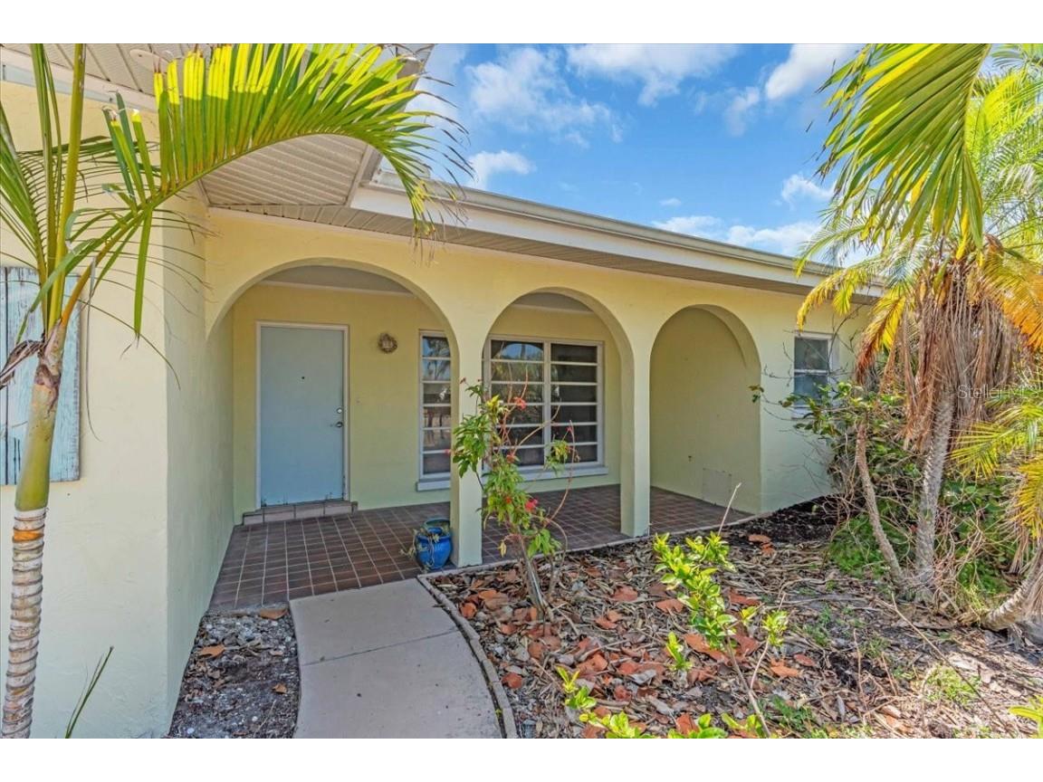 396 Avenida Madera Sarasota FL 34242 TB8381845 image1