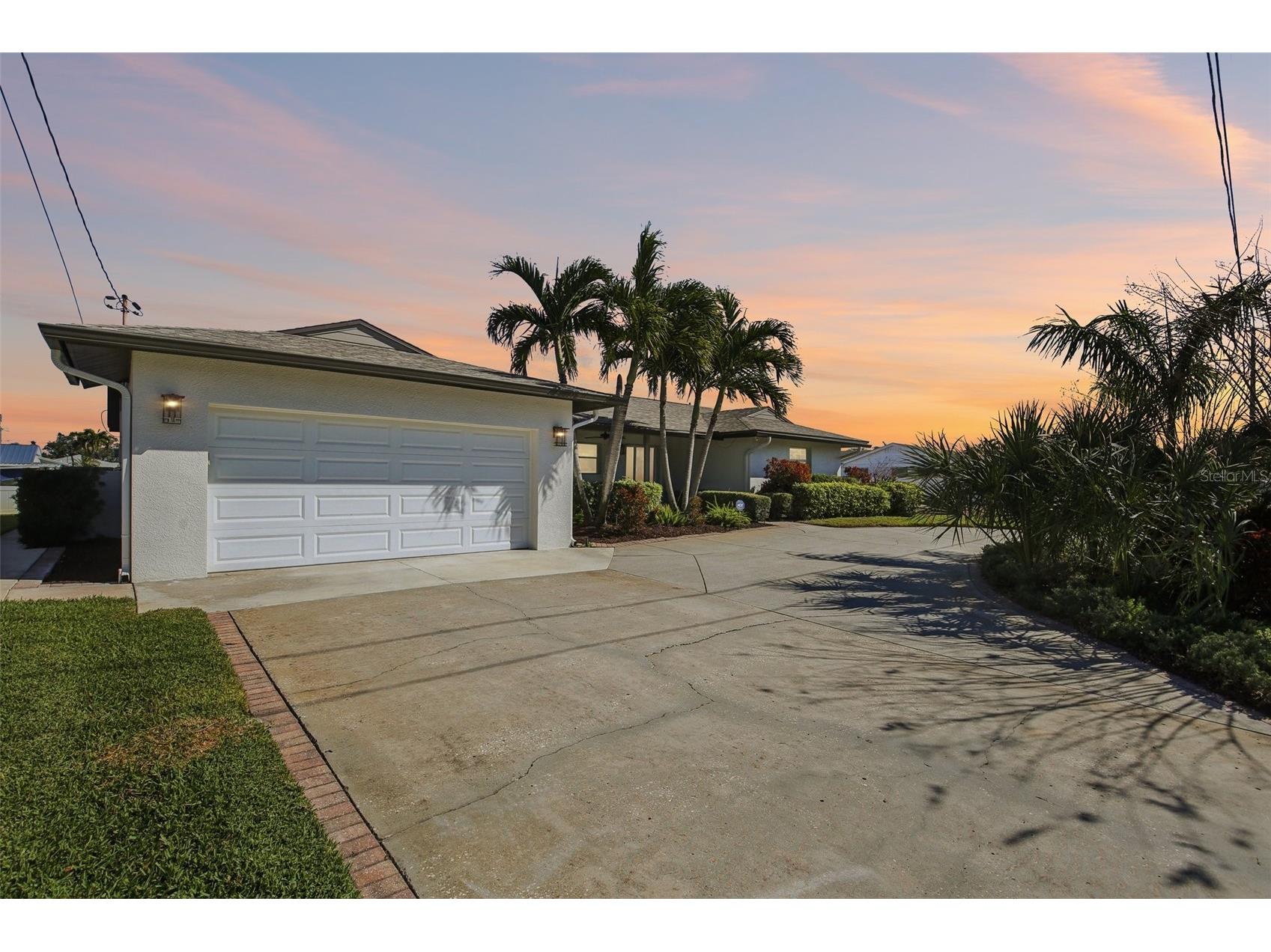 3963 14th Street NE Saint Petersburg FL 33703 - TAMPA BAY TB8472201 image1