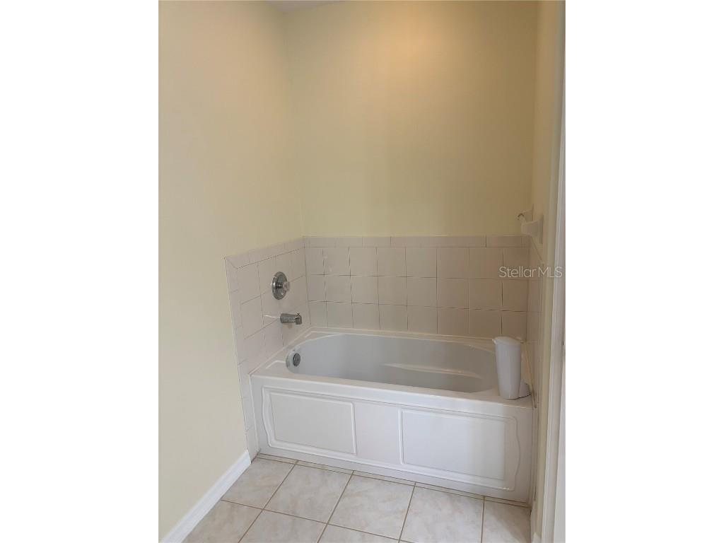 3971 Square East Lane #8 Sarasota FL 34238 A4675572 image25