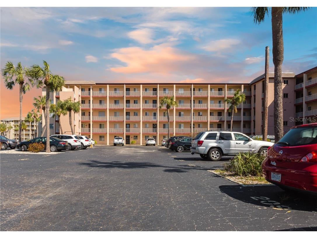 3975 Lake Bayshore Drive #F504 Bradenton FL 34205 TB8313824 image1