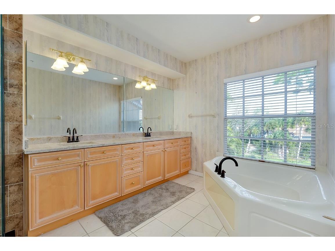 3975 Square East Lane #9 Sarasota FL 34238 A4669269 image27