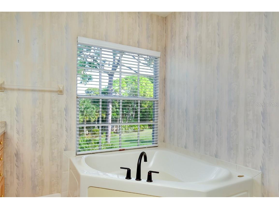 3975 Square East Lane #9 Sarasota FL 34238 A4669269 image31