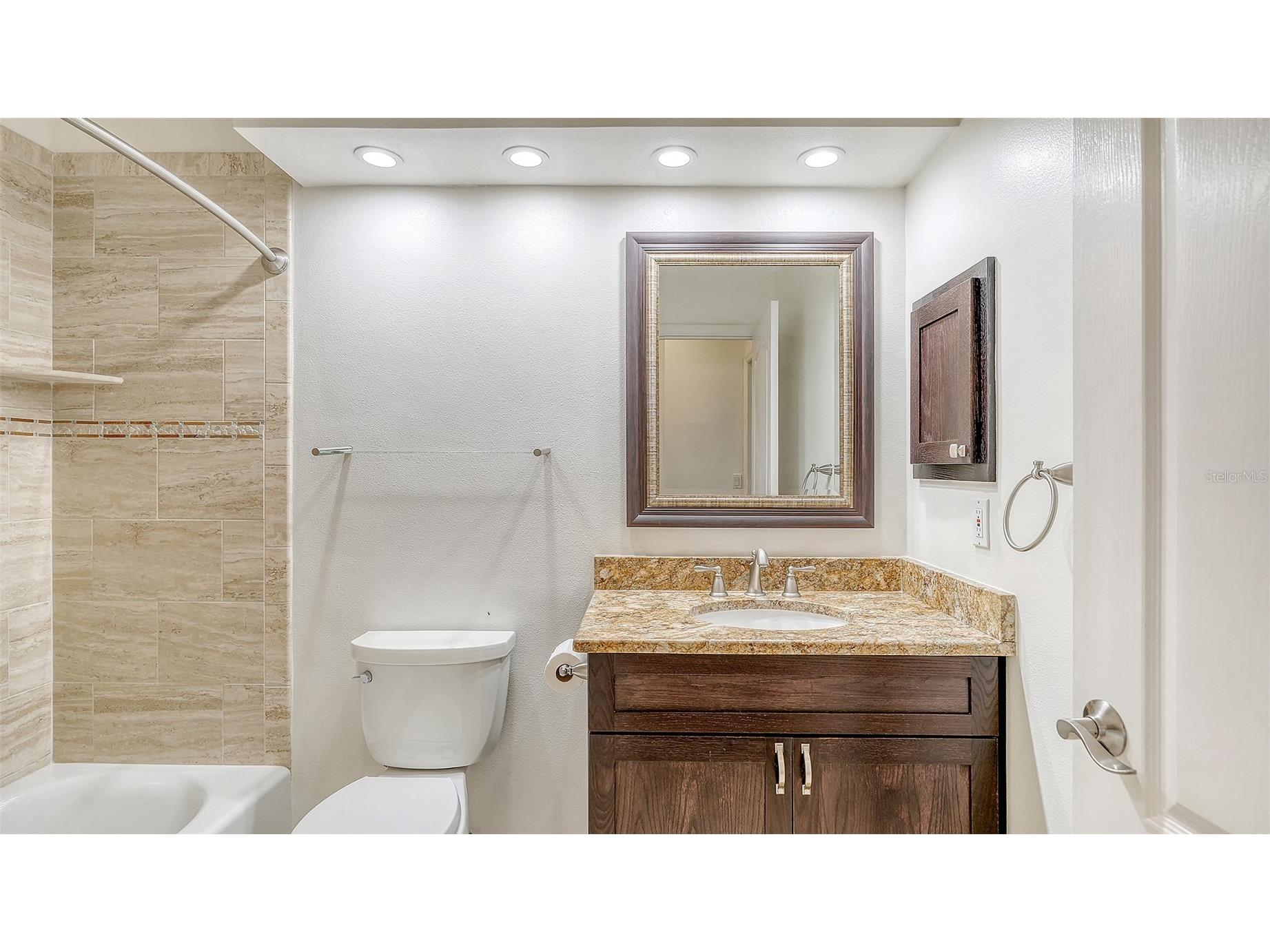 3978 Chatsworth Greene #35 Sarasota FL 34235 A4694418 image17