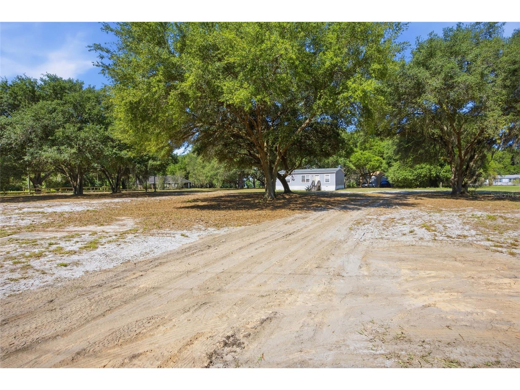 3980 SE 183rd Avenue Road Ocklawaha FL 32179 OM724398 image11