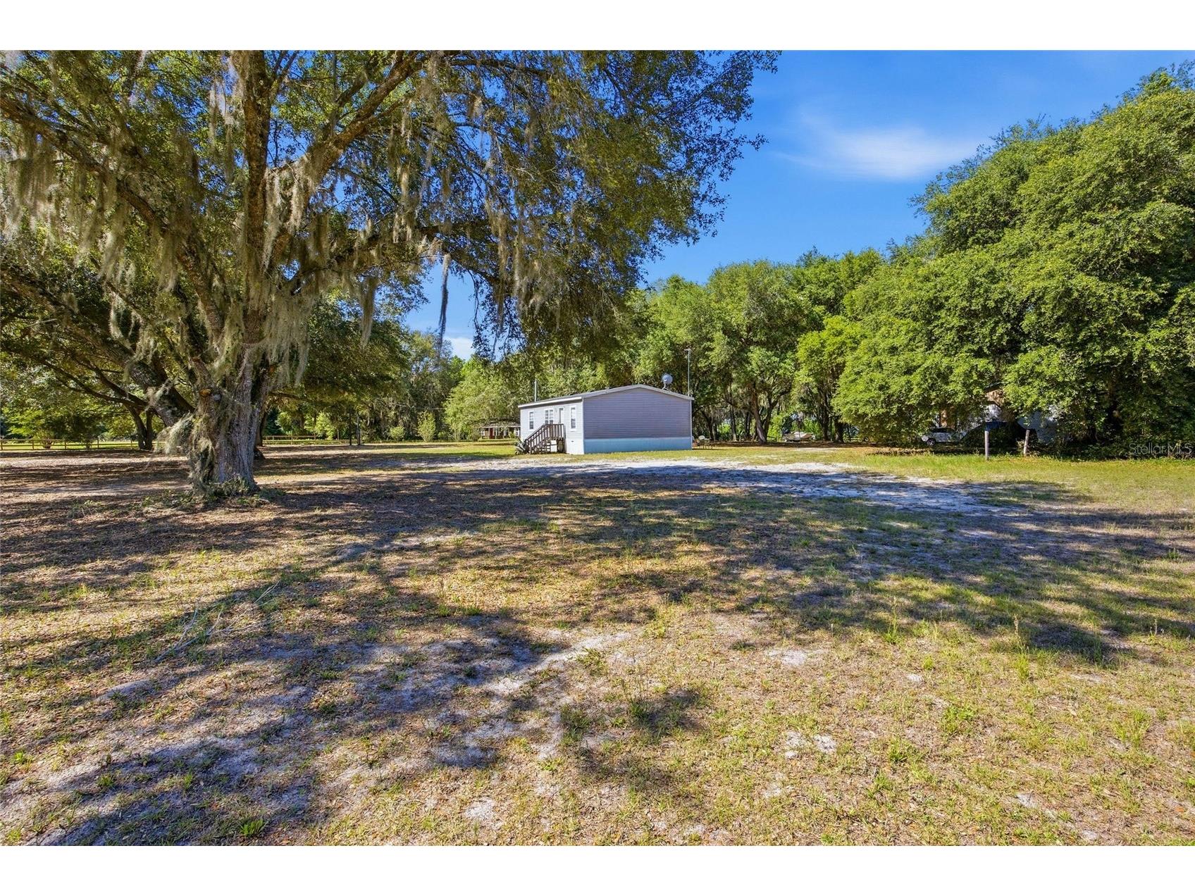 3980 SE 183rd Avenue Road Ocklawaha FL 32179 OM724398 image12