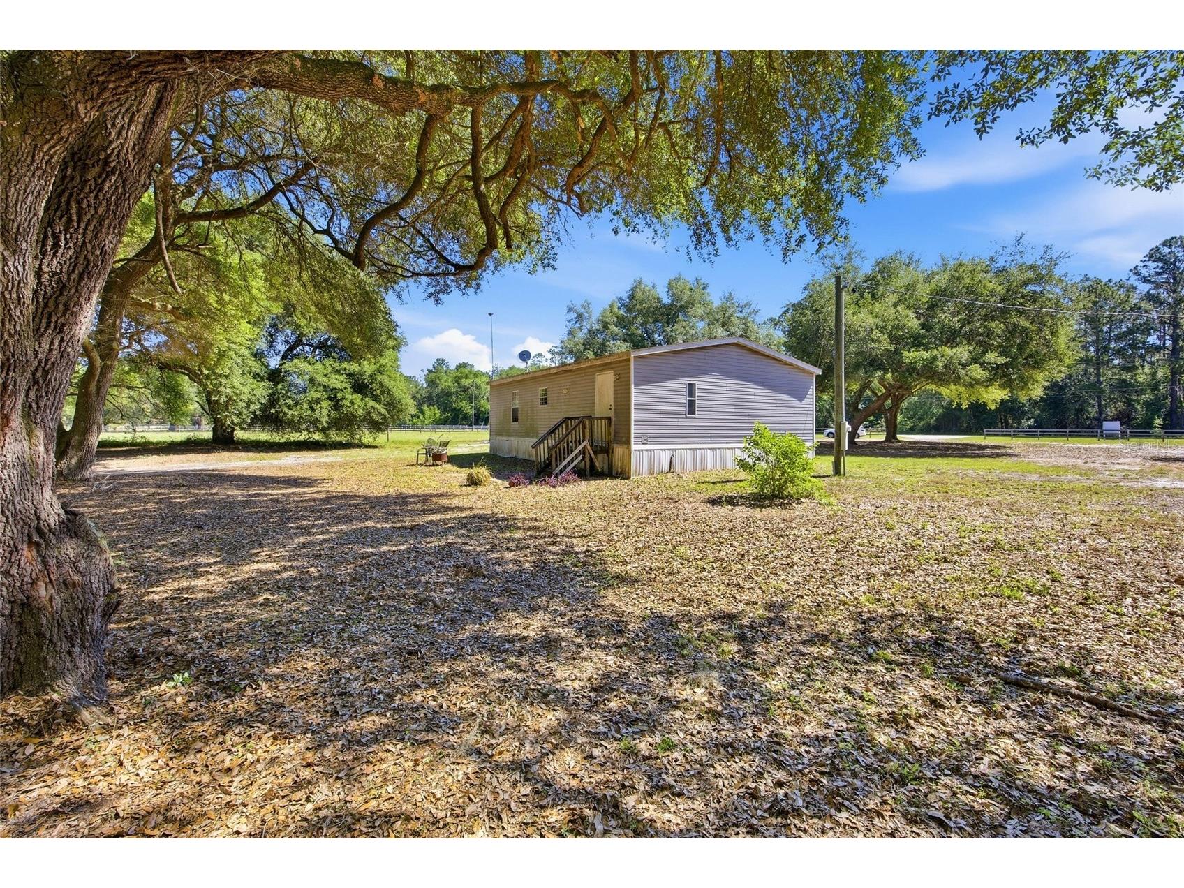 3980 SE 183rd Avenue Road Ocklawaha FL 32179 OM724398 image17