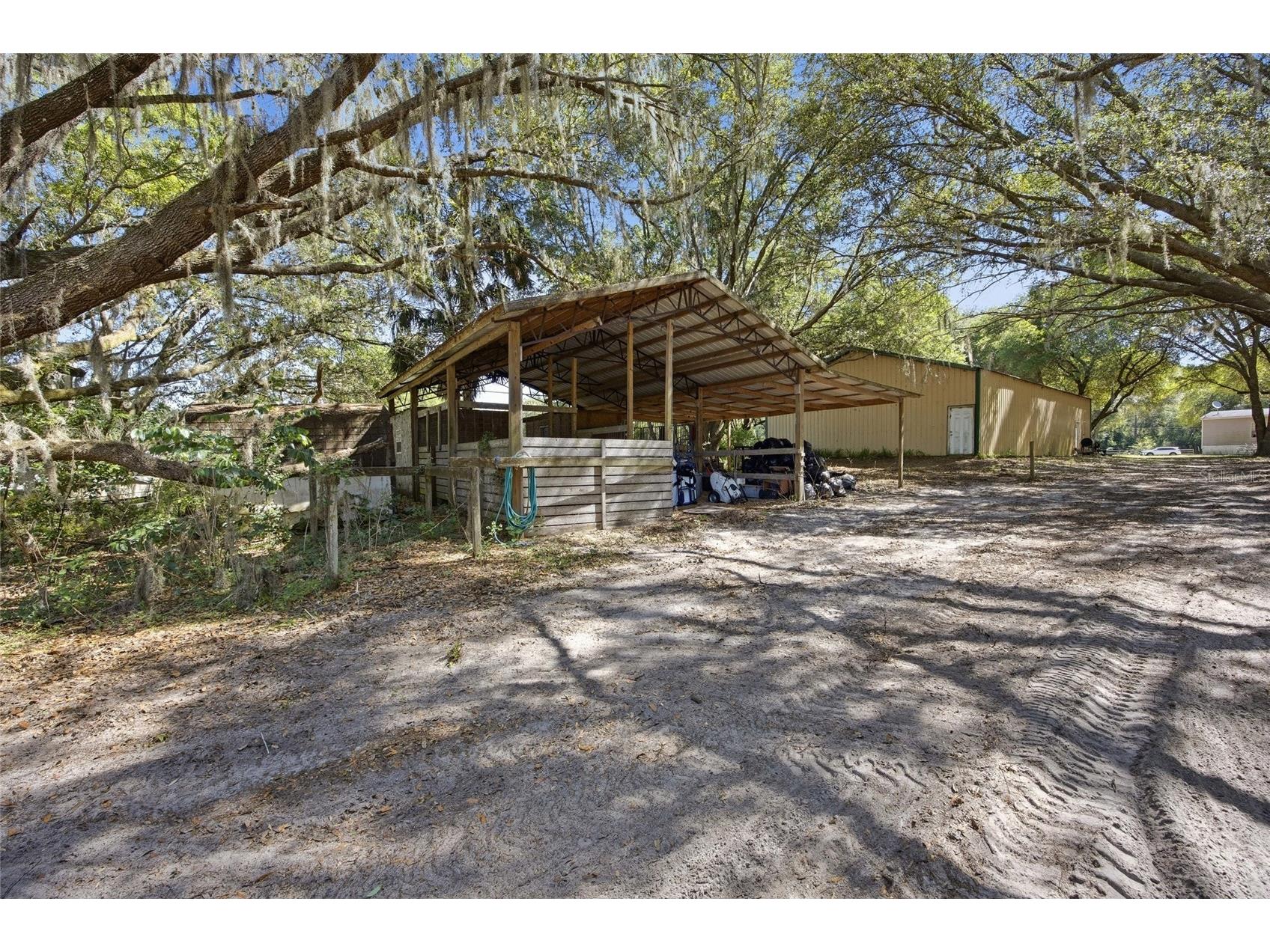 3980 SE 183rd Avenue Road Ocklawaha FL 32179 OM724398 image24