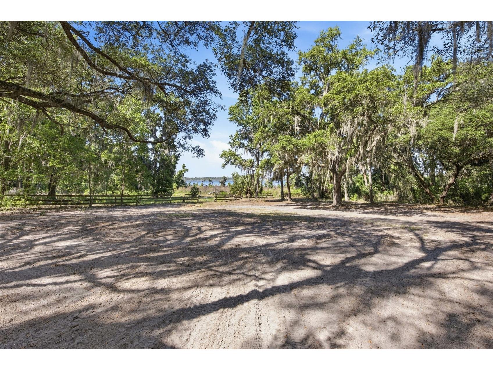 3980 SE 183rd Avenue Road Ocklawaha FL 32179 OM724398 image26