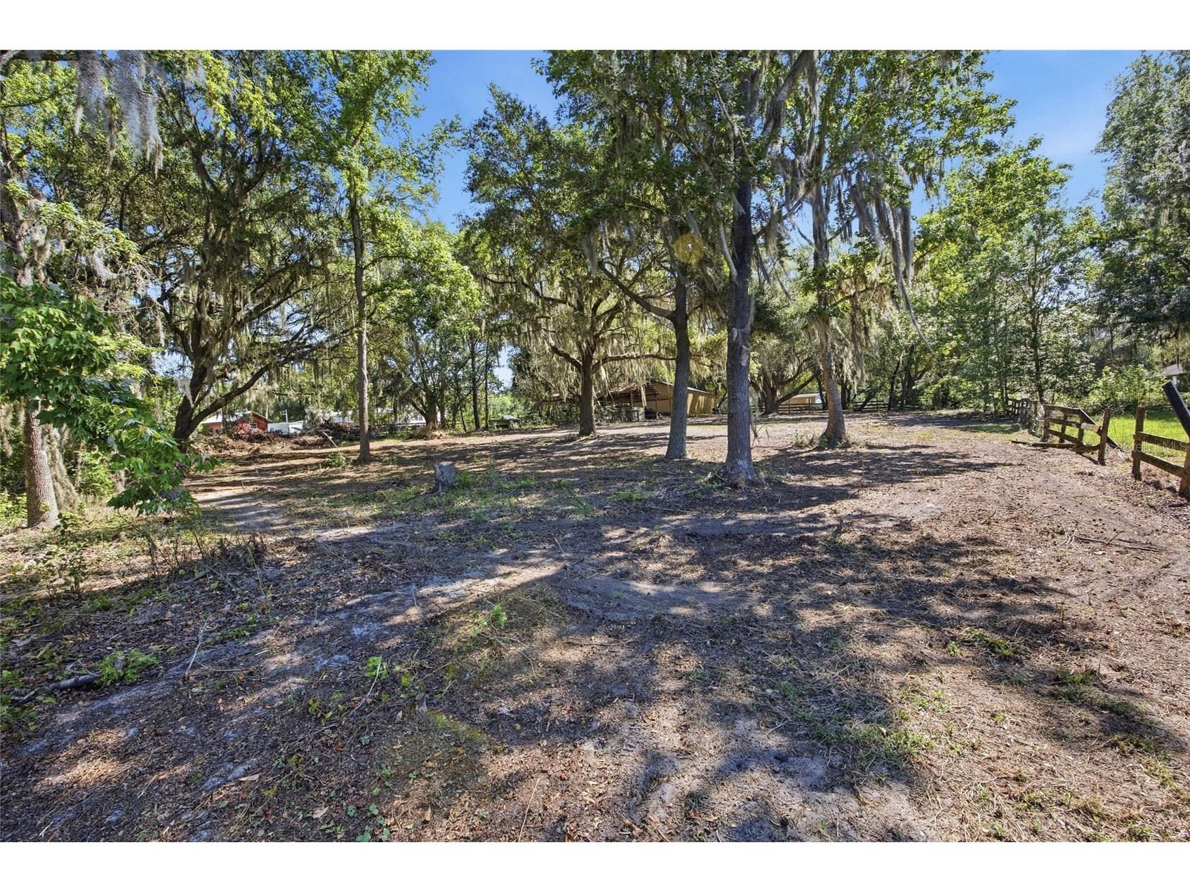 3980 SE 183rd Avenue Road Ocklawaha FL 32179 OM724398 image37